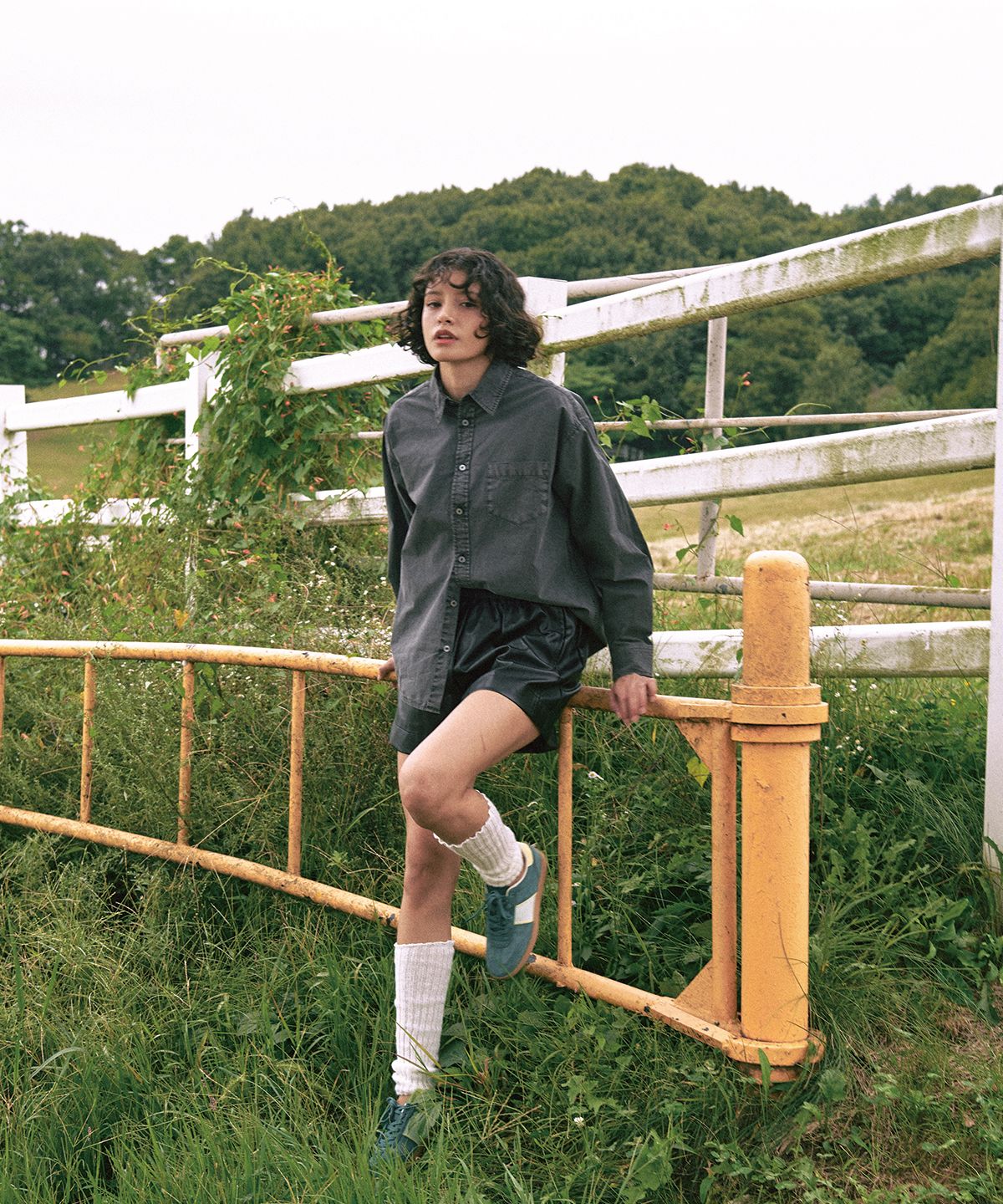 페이크캠퍼(FAKE CAMPER) 우먼스 빈티지 피그먼트 루즈핏 셔츠 [CHARCOAL]