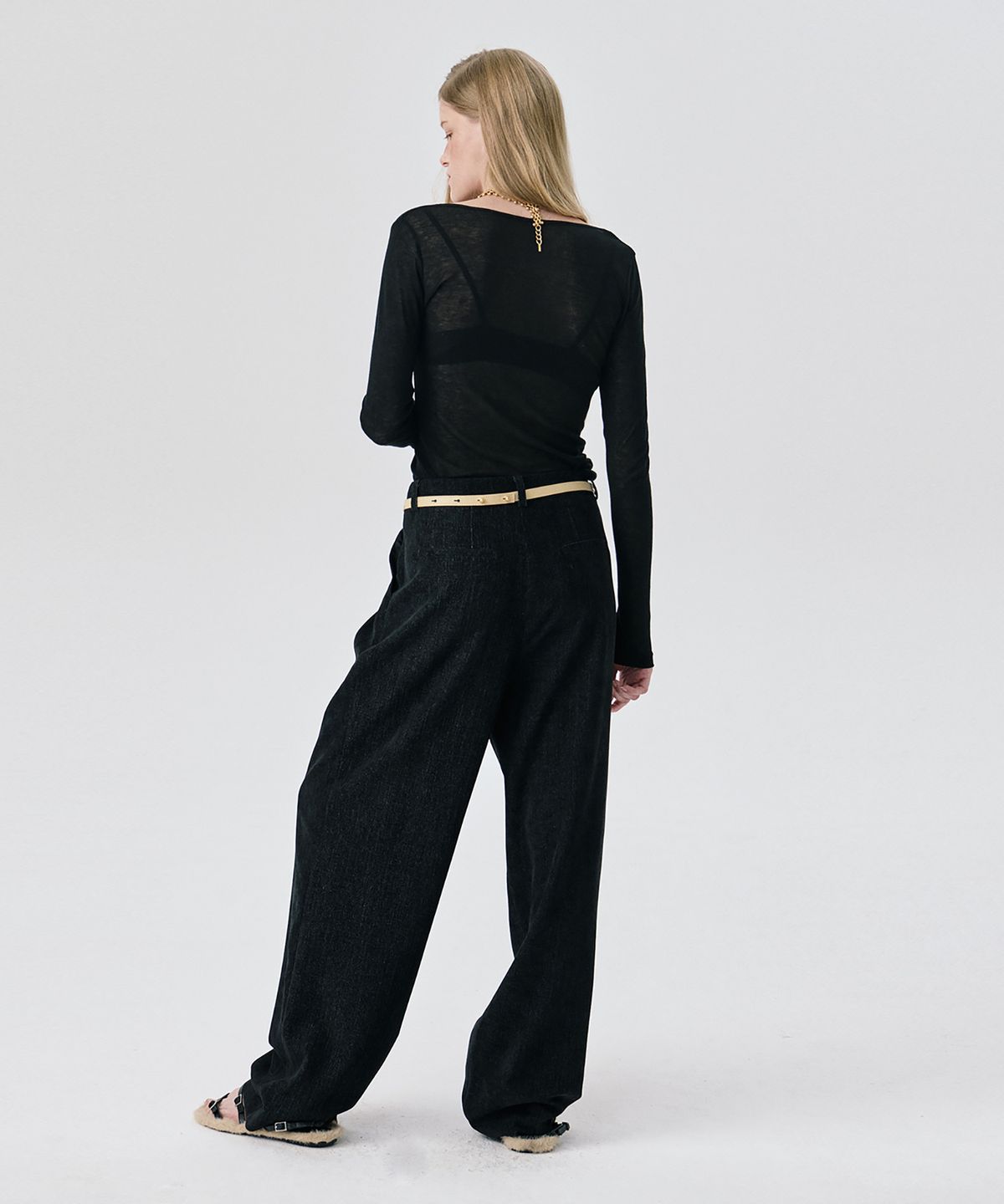 분더캄머(WNDERKAMMER) U neck Sheer T_Black1(U넥 쉬어 티_블랙)