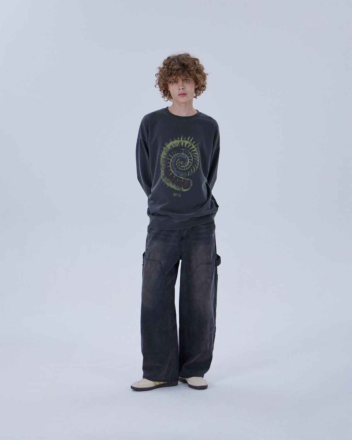 디스펑트(DYSFUNCT) AMMONITE PIGMENT SWEATSHIRT (CHARCOAL)