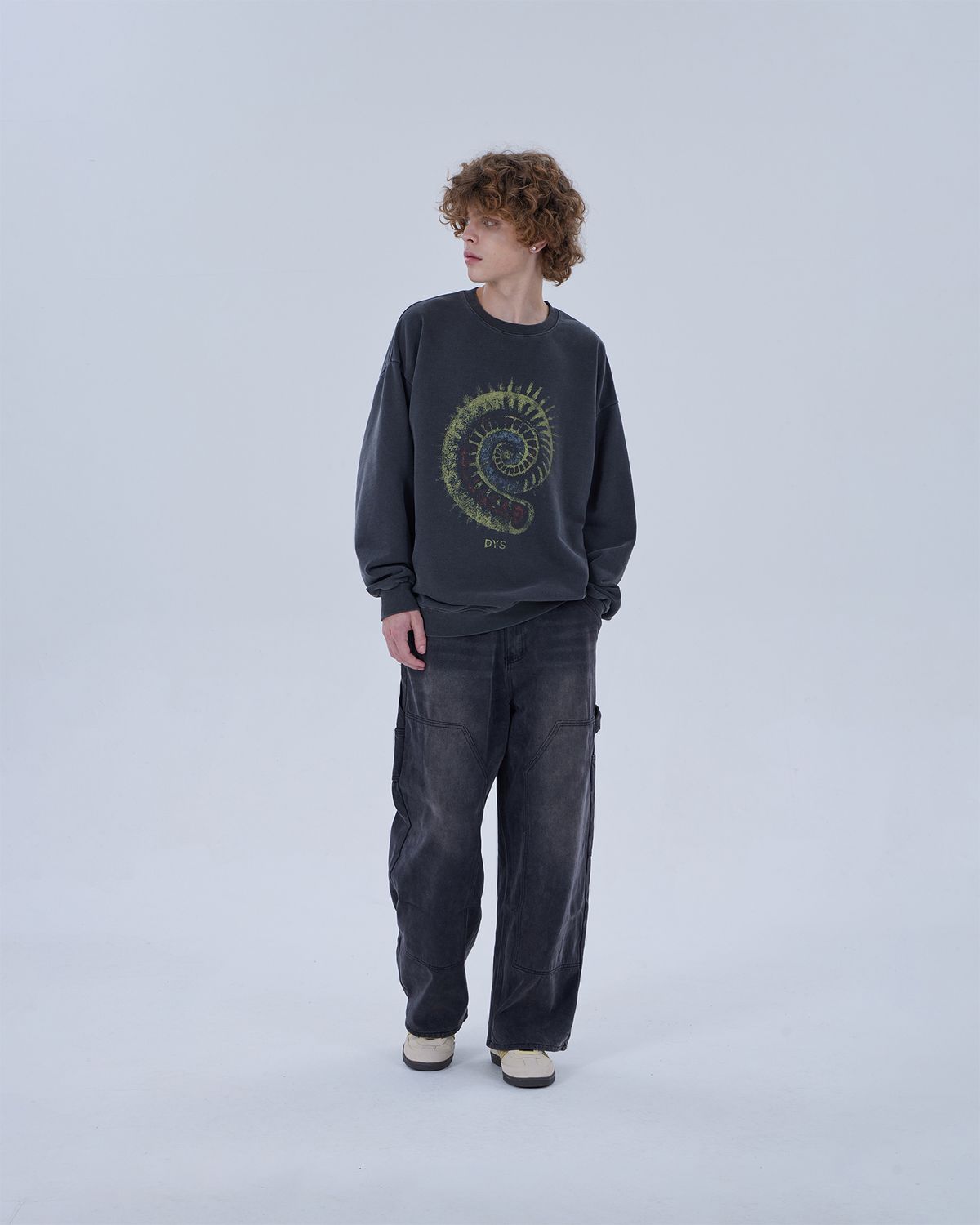 디스펑트(DYSFUNCT) AMMONITE PIGMENT SWEATSHIRT (CHARCOAL)