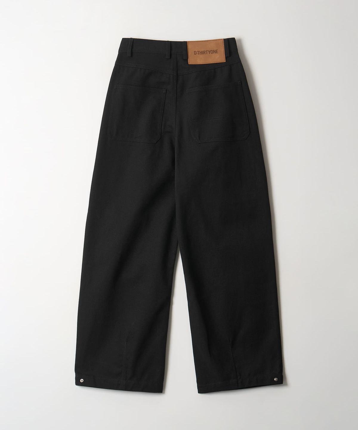 디써티원(DTHIRTYONE) Side-Snap Balloon Curved Pants (BLACK)