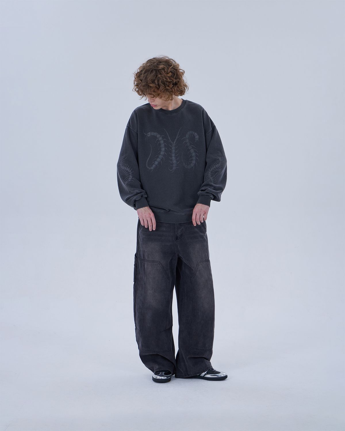 디스펑트(DYSFUNCT) DYS CENTIPEDE PIGMENT SWEATSHIRT (CHARCOAL)