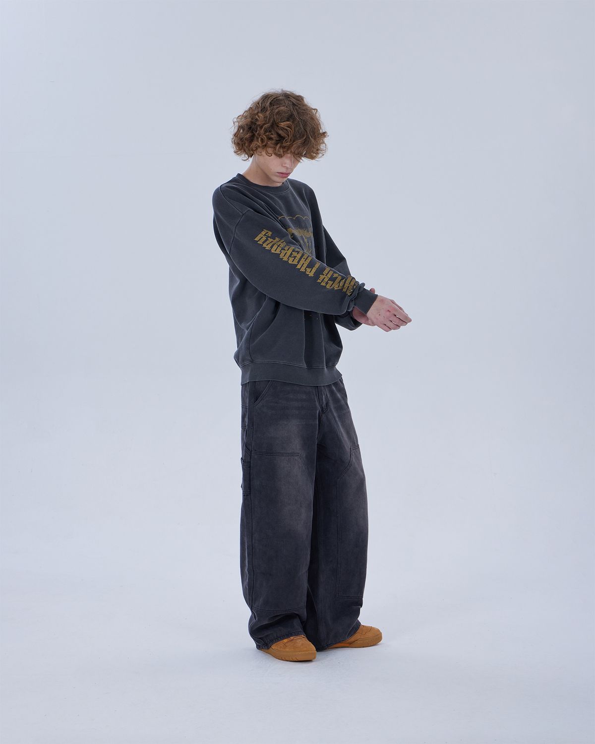 디스펑트(DYSFUNCT) SHOCK THERAPY PIGMENT SWEATSHIRT (CHARCOAL)