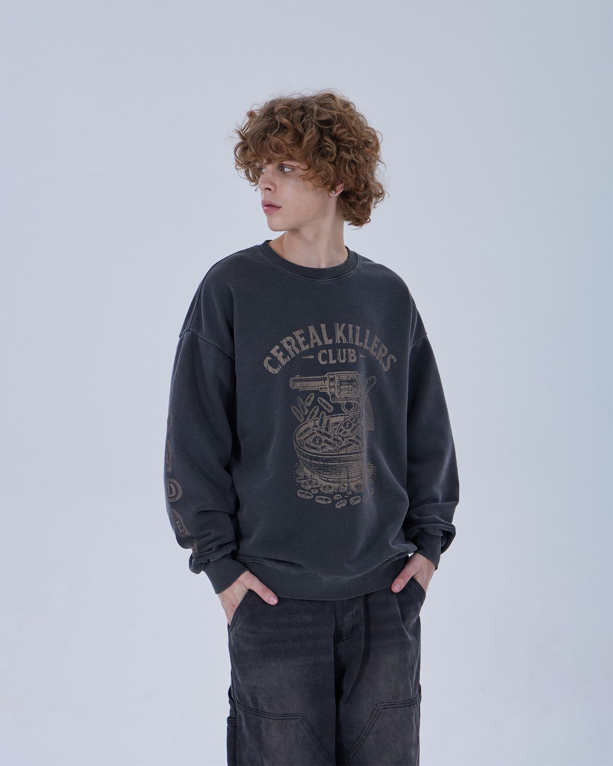 디스펑트(DYSFUNCT) CEREAL KILLERS PIGMENT SWEATSHIRT (CHARCOAL)