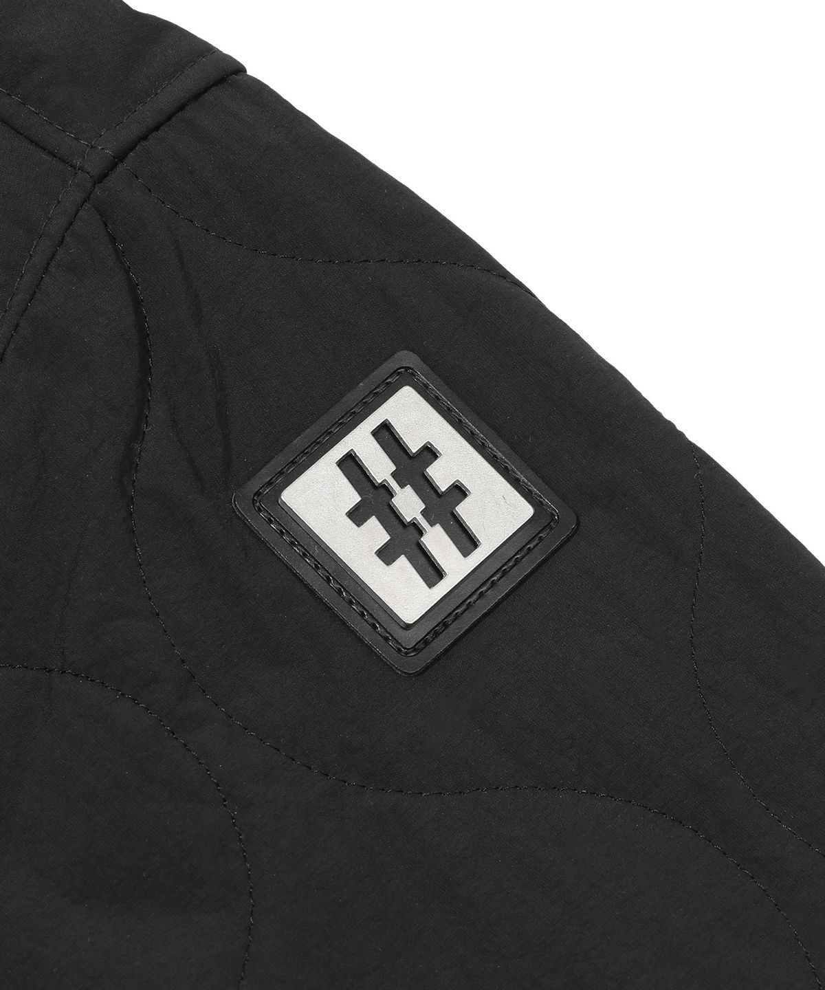 빈트릴(BEENTRILL) 코듀로이 카라 와펜 퀼팅 점퍼(블랙)