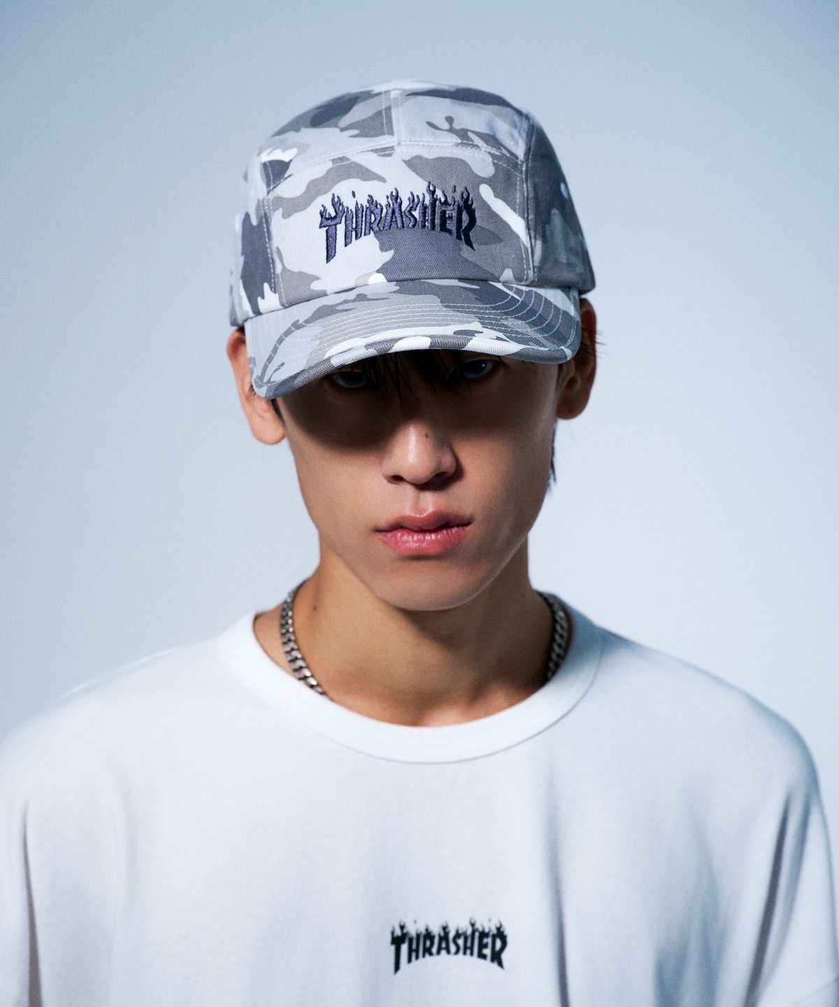 트레셔(THRASHER) 플레임 카모 캠프캡 라이트 그레이
