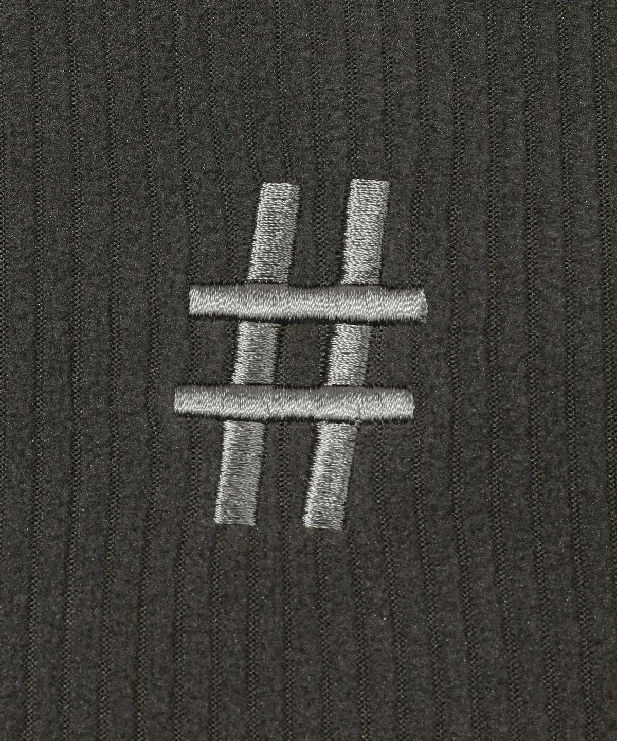 빈트릴(BEENTRILL) 코듀로이 플리스 스몰 로고 하프 집업(차콜)