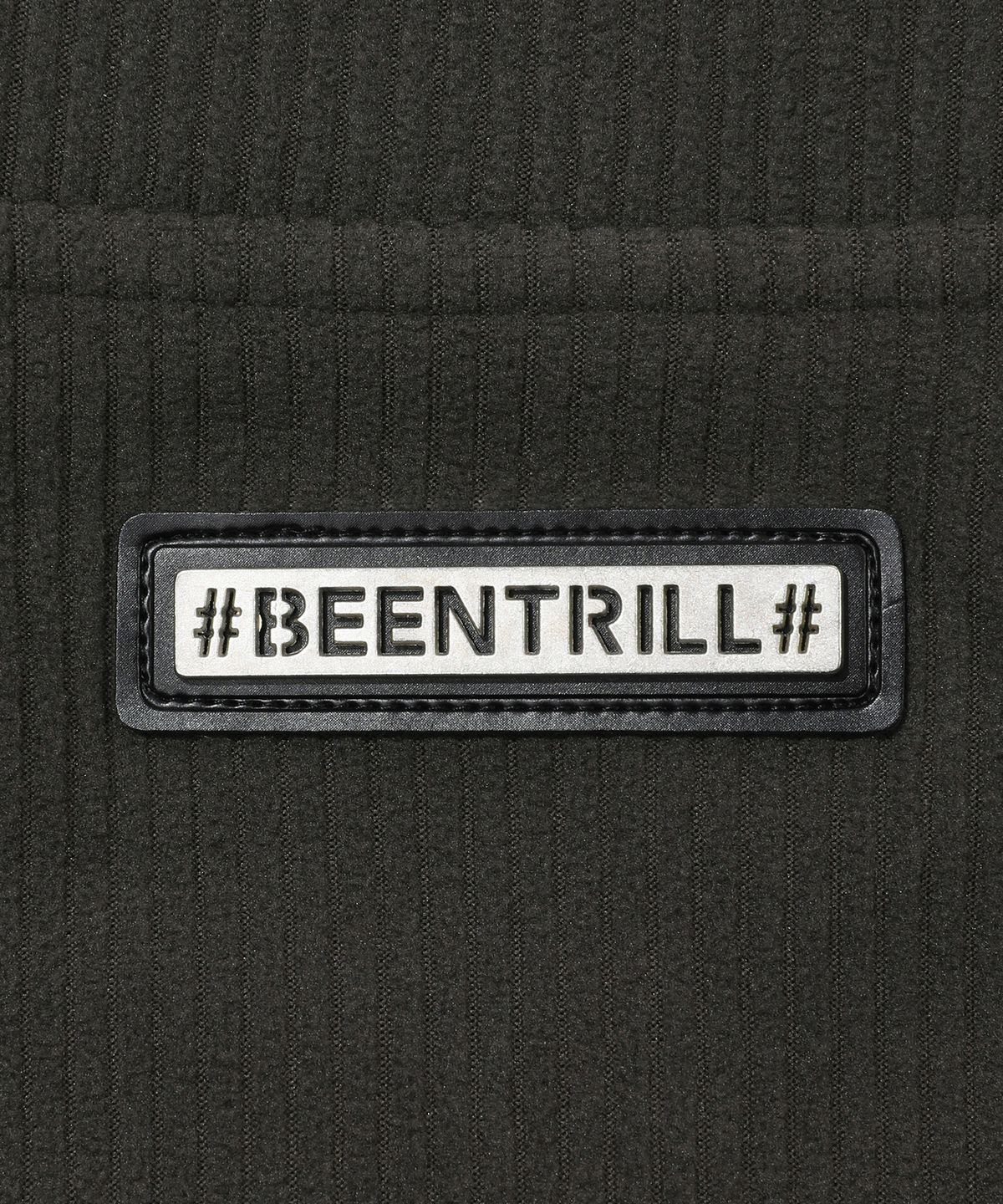 빈트릴(BEENTRILL) 코듀로이 플리스 스몰 로고 하프 집업(차콜)