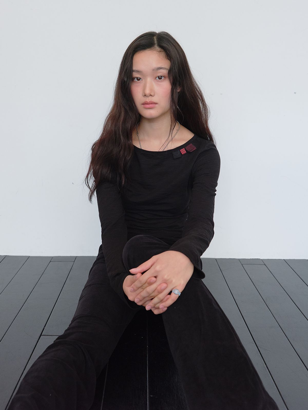 무음(MUWM) 연히 롱 슬리브 티셔츠 Yunhi Long Sleeve Tee (Black)
