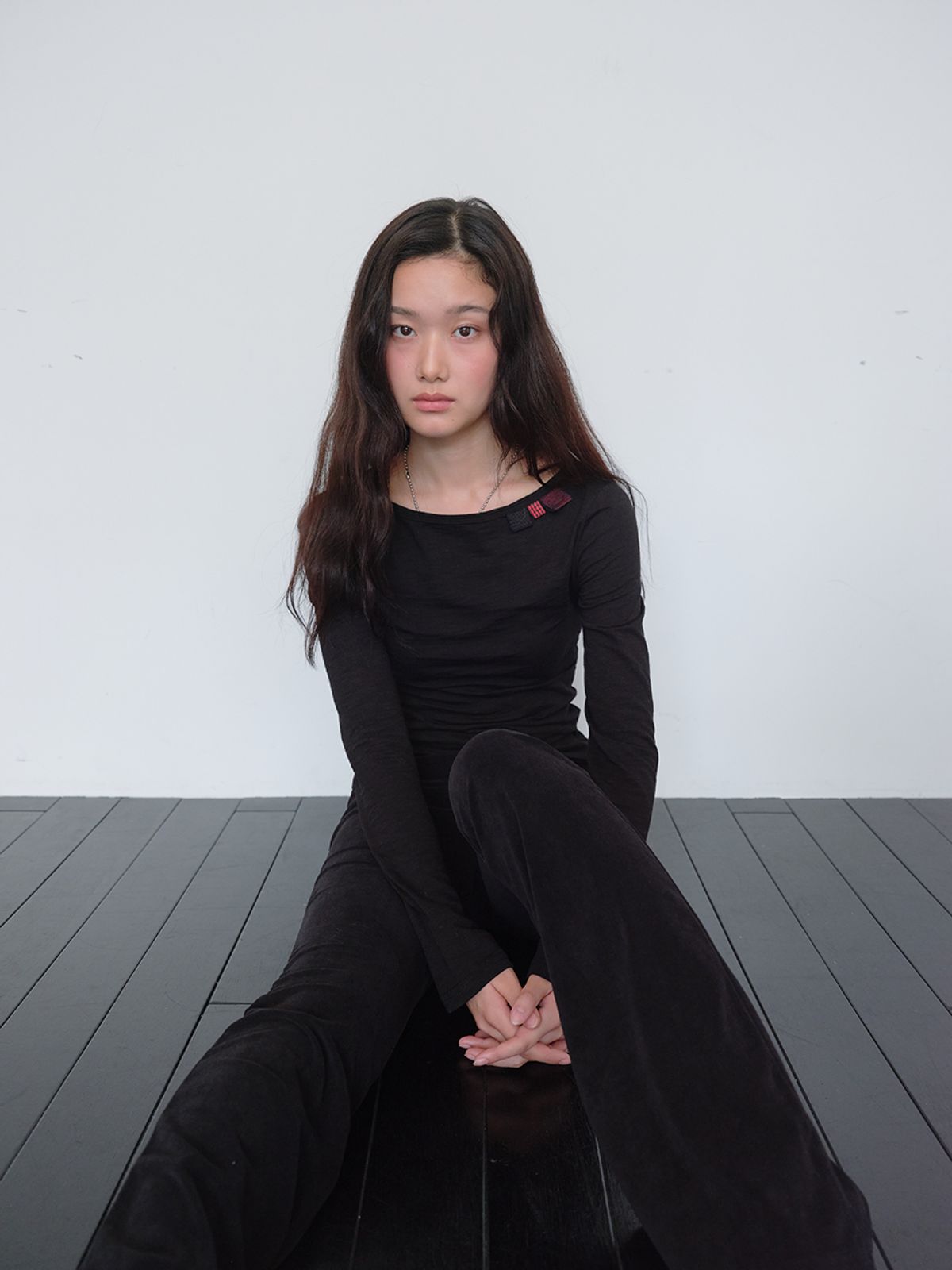 무음(MUWM) 연히 롱 슬리브 티셔츠 Yunhi Long Sleeve Tee (Black)
