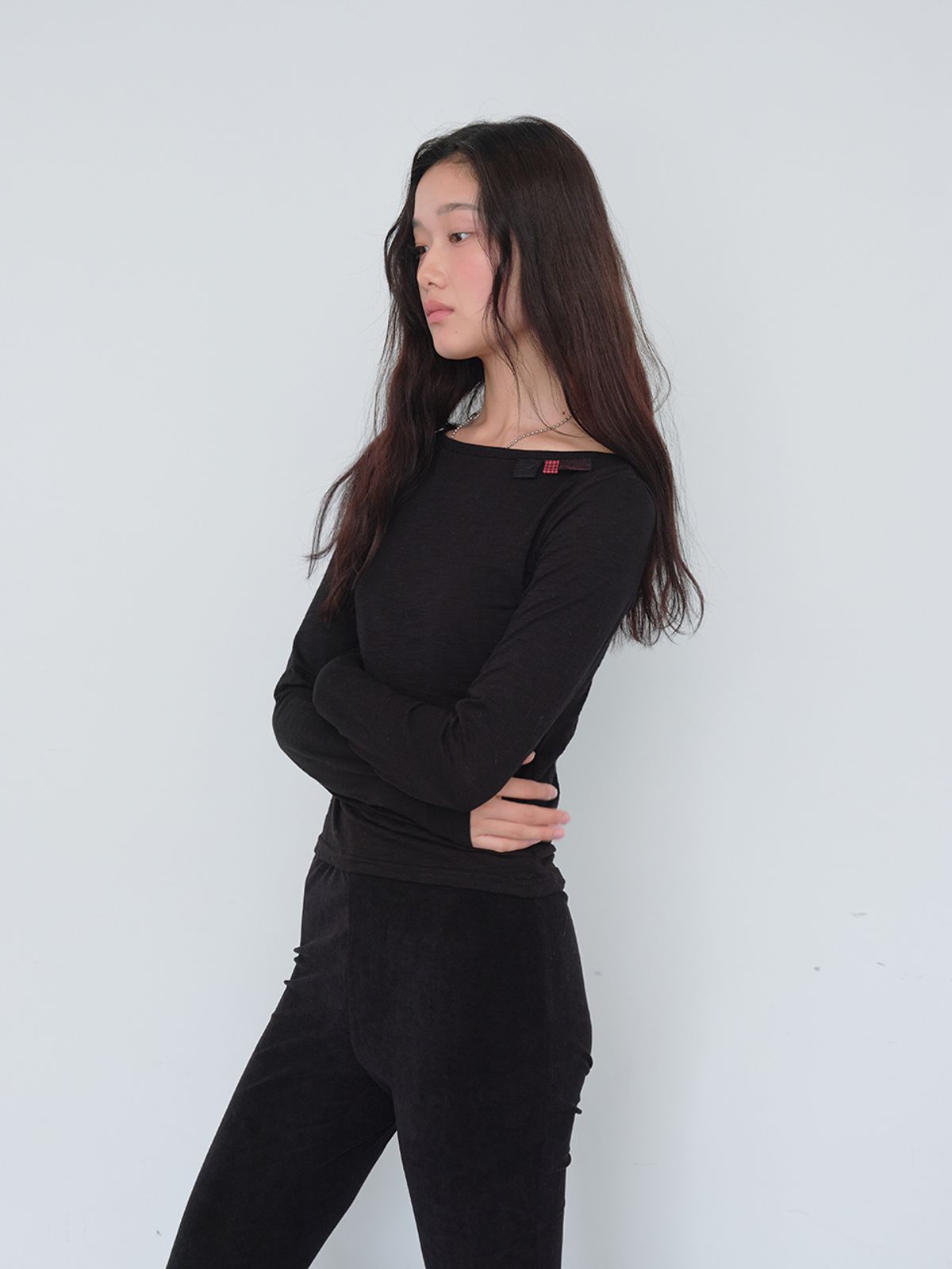 무음(MUWM) 연히 롱 슬리브 티셔츠 Yunhi Long Sleeve Tee (Black)