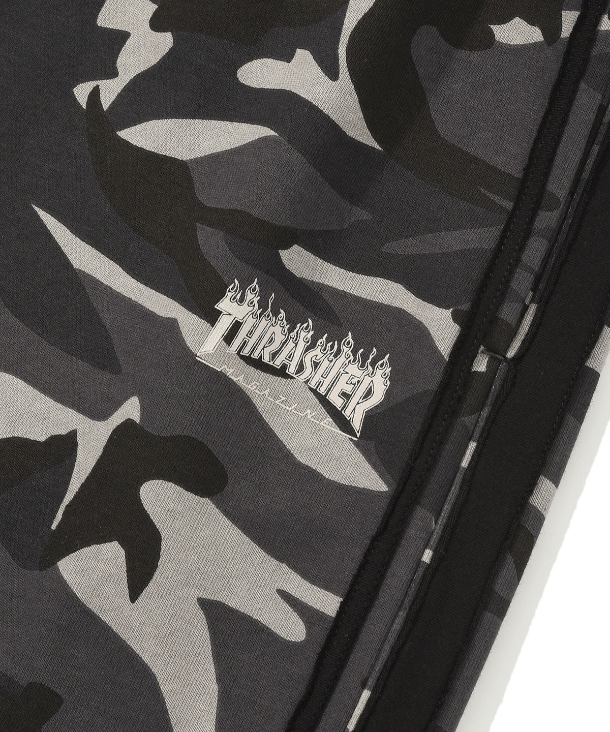 트레셔(THRASHER) 플레임 워시드 트랙 스웻팬츠 카모