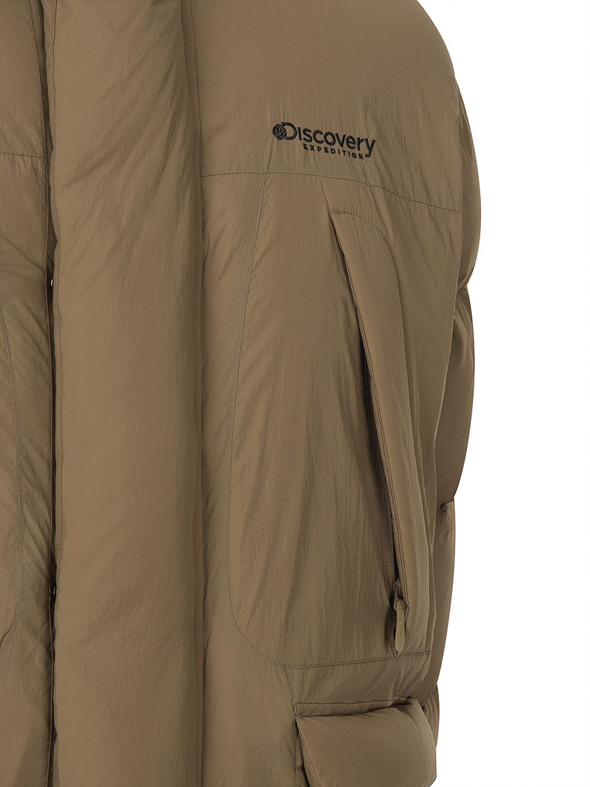 디스커버리 익스페디션(DISCOVERY EXPEDITION) 남성 하이넥 사파리 다운 롱패딩 (D/CAMEL)