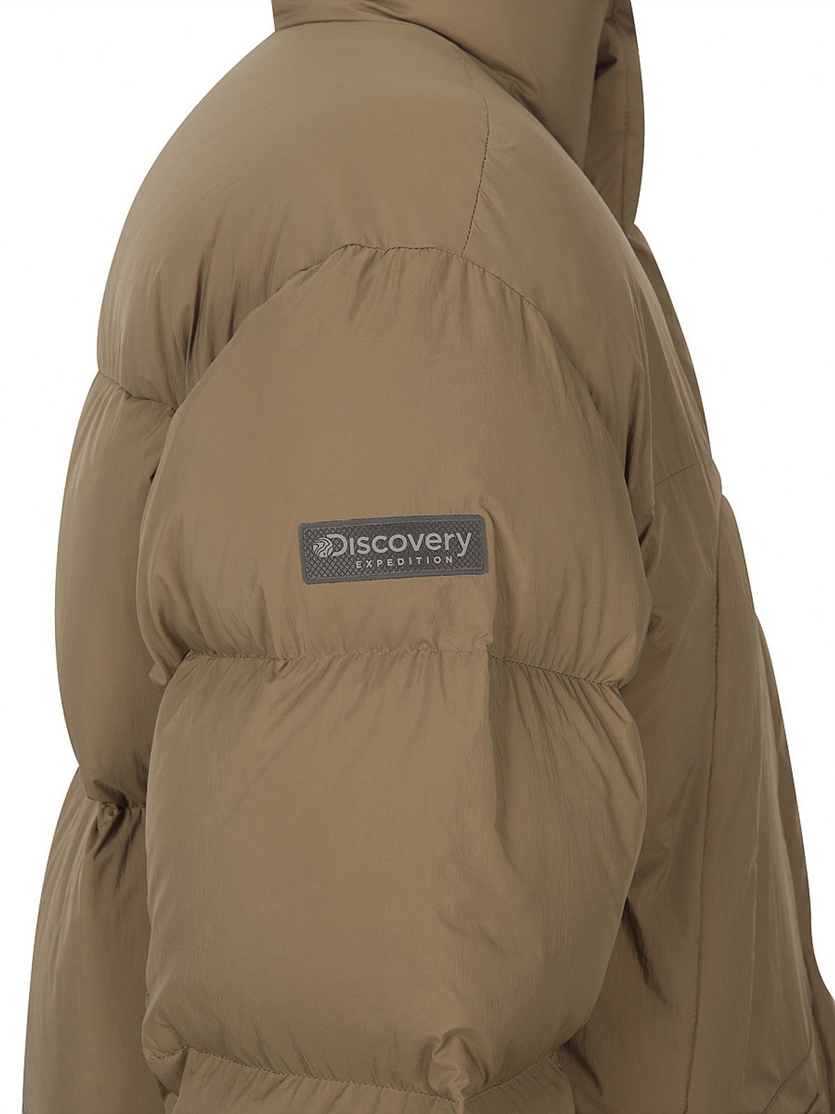 디스커버리 익스페디션(DISCOVERY EXPEDITION) 남성 하이넥 사파리 다운 롱패딩 (D/CAMEL)