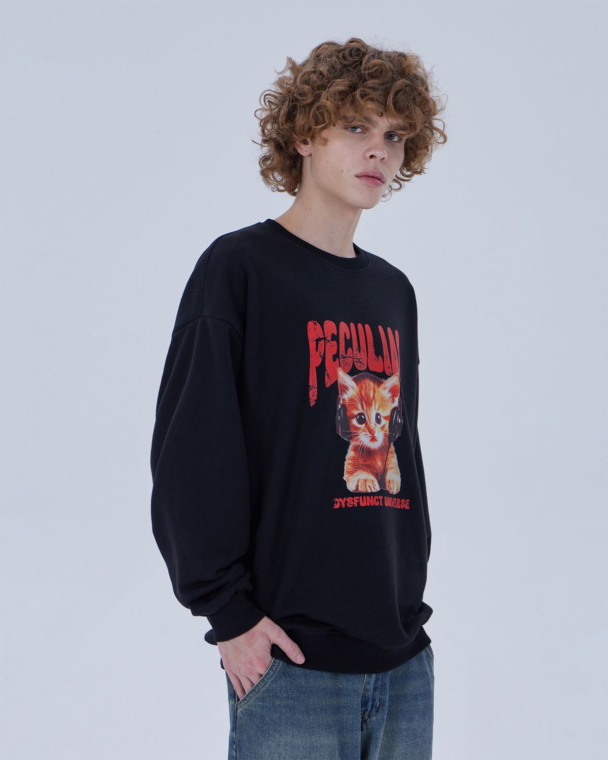 디스펑트(DYSFUNCT) PECULIAR KITTY SWEATSHIRT (BLACK)