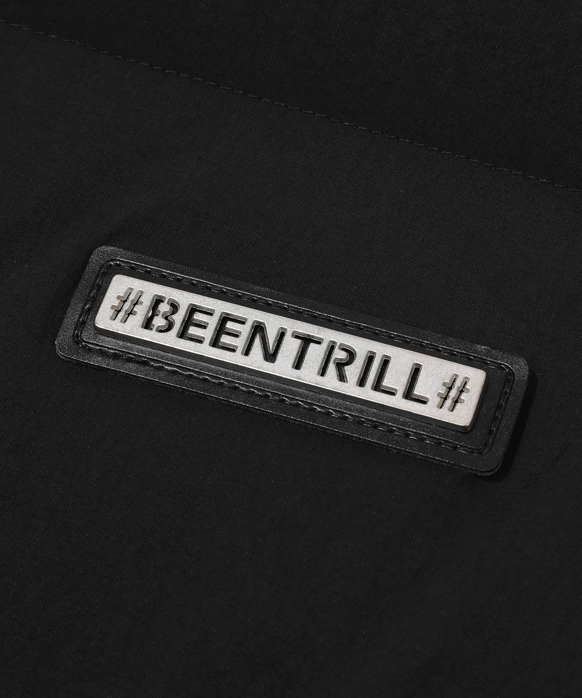 빈트릴(BEENTRILL) 와펜 하이넥 숏패딩 베스트(블랙)