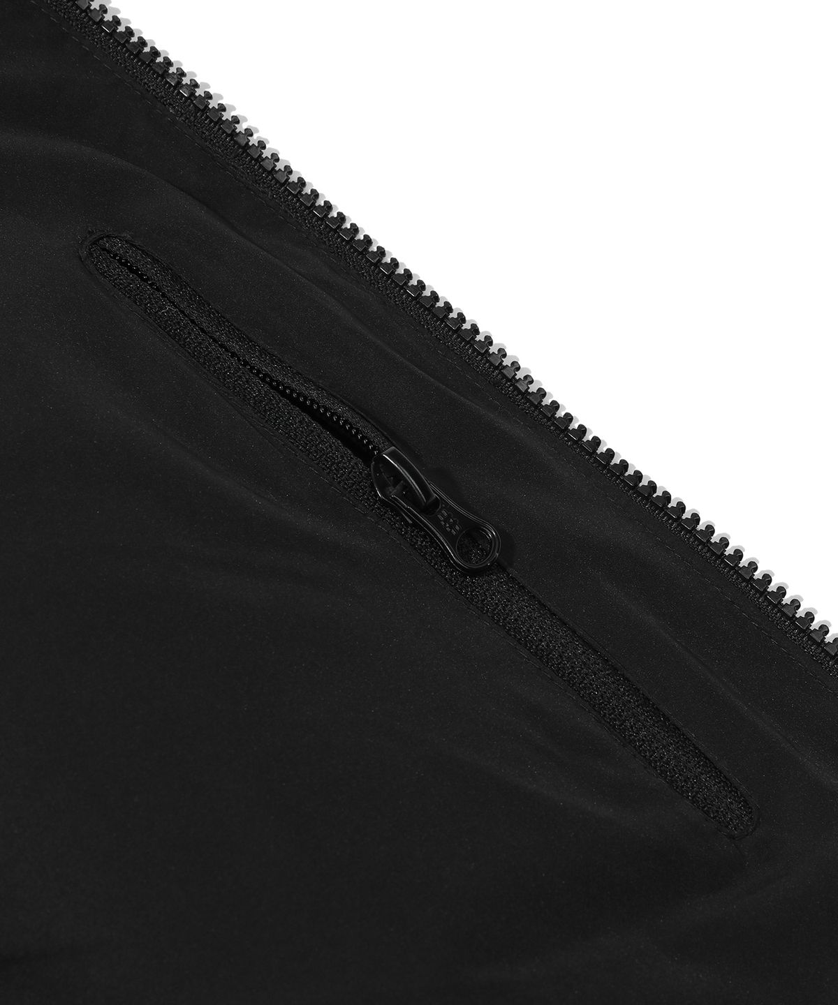 빈트릴(BEENTRILL) 와펜 하이넥 숏패딩 베스트(블랙)