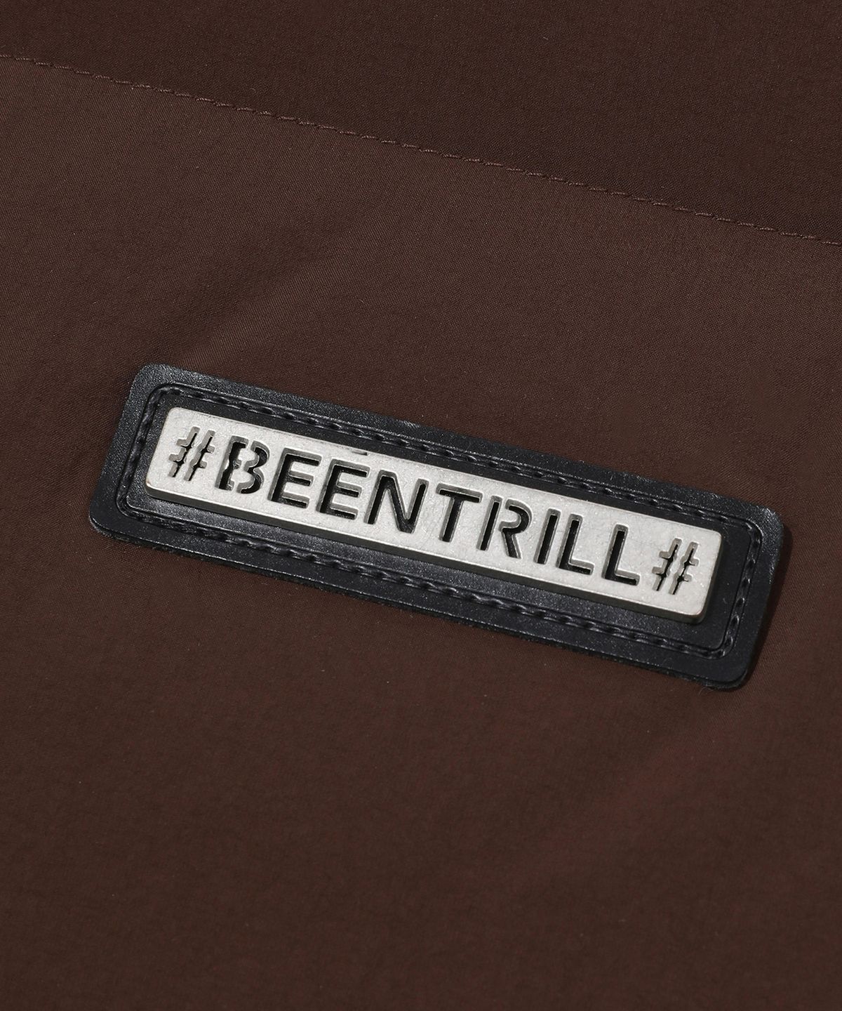 빈트릴(BEENTRILL) 와펜 하이넥 숏패딩 베스트(초콜릿)