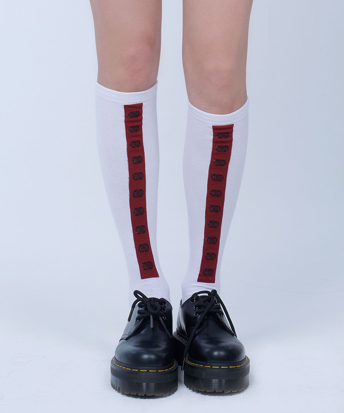 라이라이(LYELYE) Symbol stamp knee high socks (2COLOR)