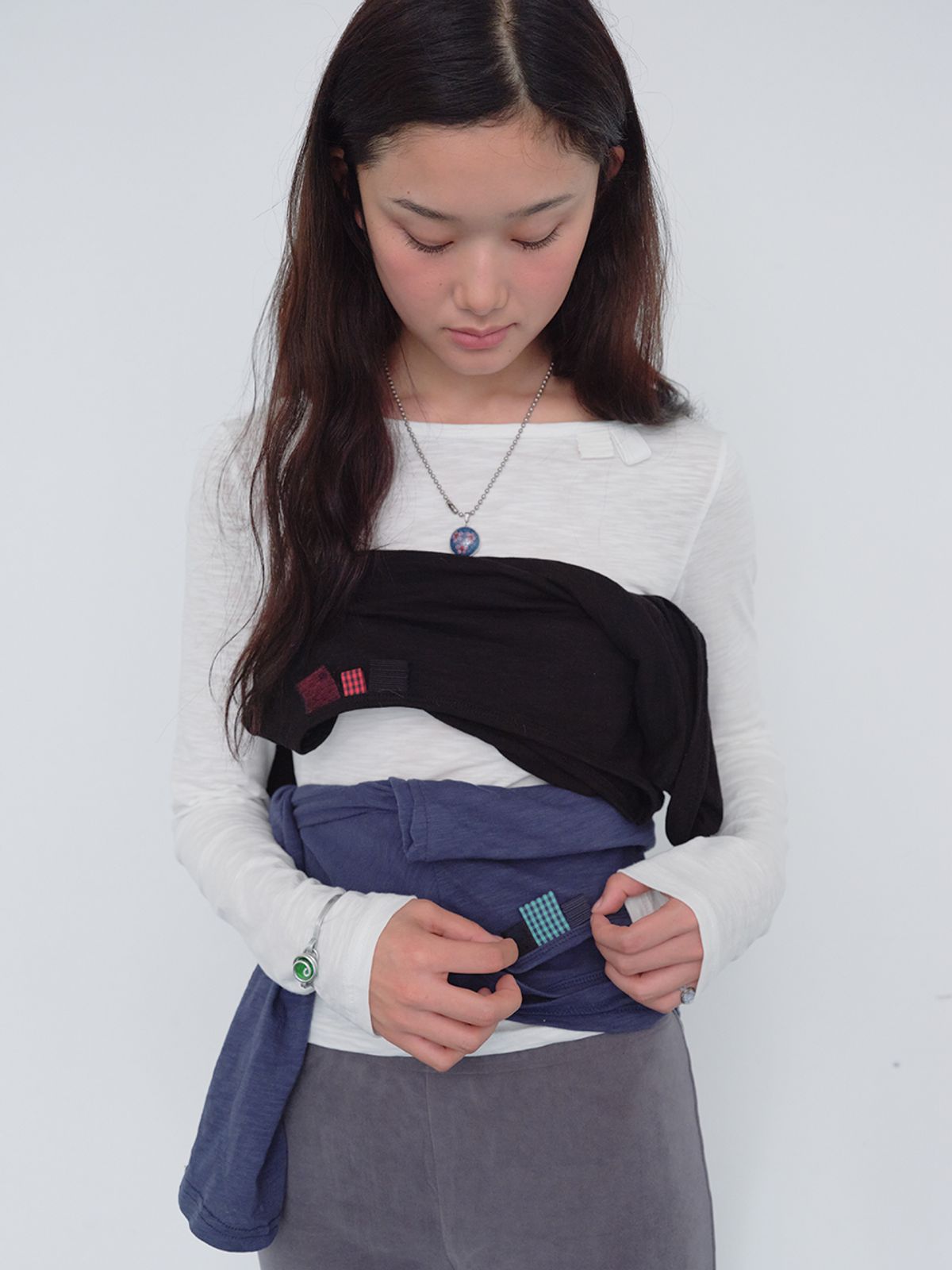 무음(MUWM) 연히 롱 슬리브 티셔츠 Yunhi Long Sleeve Tee (Navy Blue)