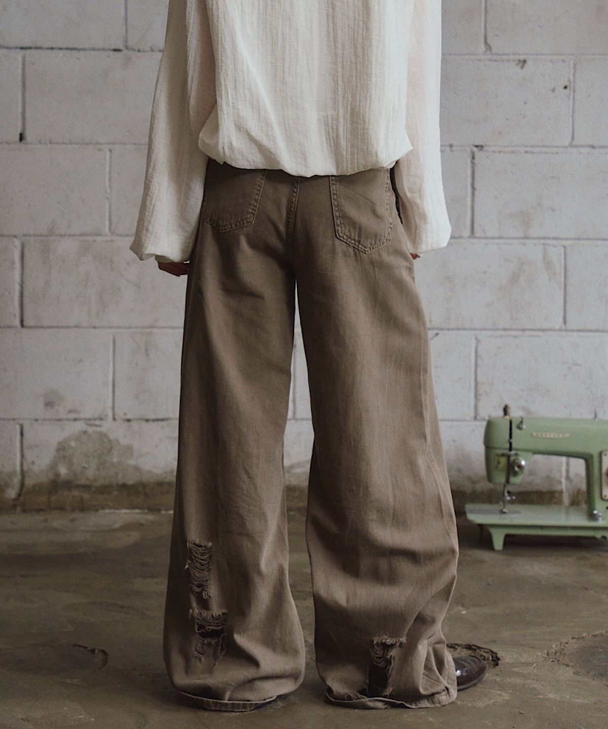 아포엠(APOEM) DAMAGE PANTS