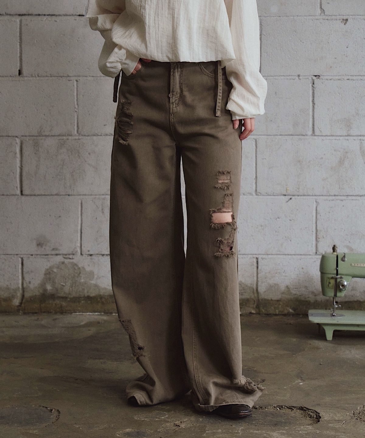 아포엠(APOEM) DAMAGE PANTS