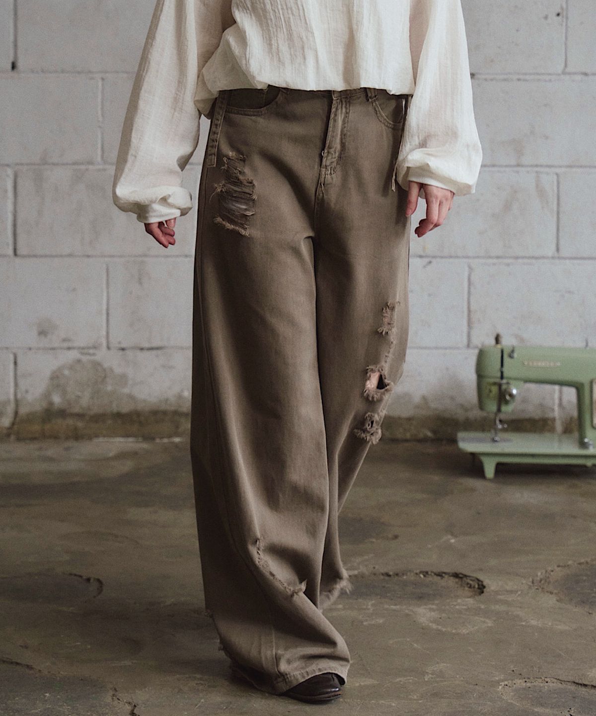 아포엠(APOEM) DAMAGE PANTS