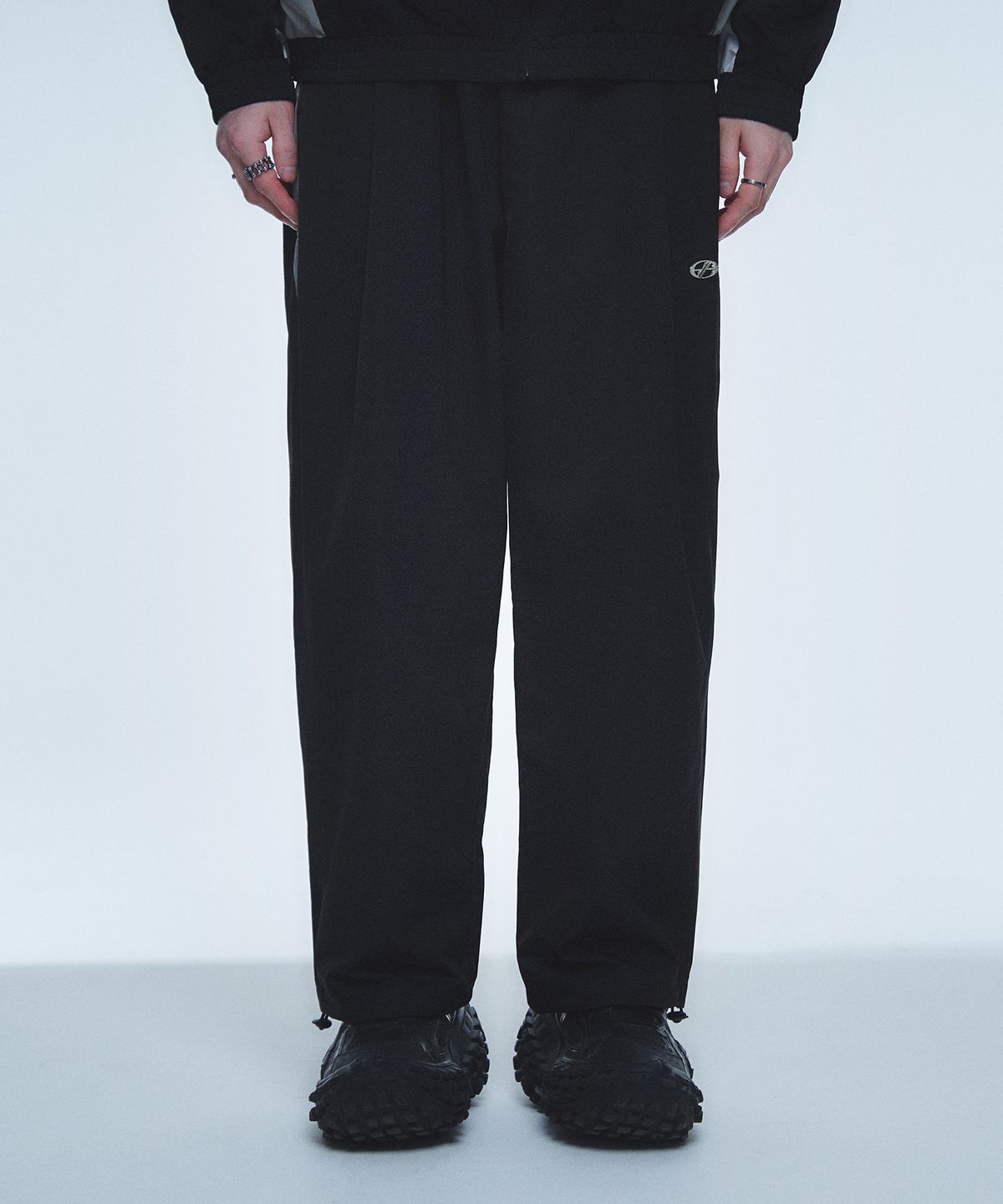 현피트(HYUNFIT) NLB SPORTY TRACK PANTS-[BLACK]