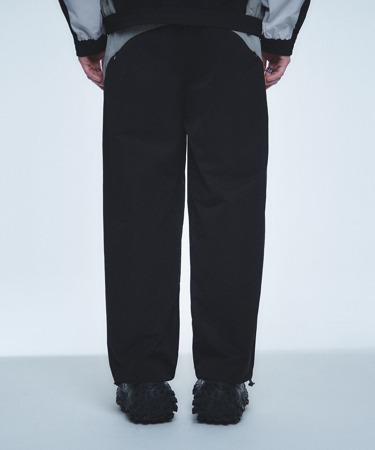 현피트(HYUNFIT) NLB SPORTY TRACK PANTS-[BLACK]