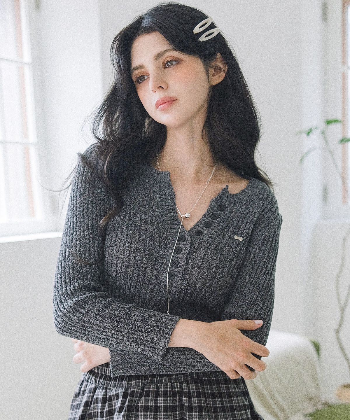 쿨키튼(KOOLKITTEN) Back-Tie Ribbed Button Knit Top