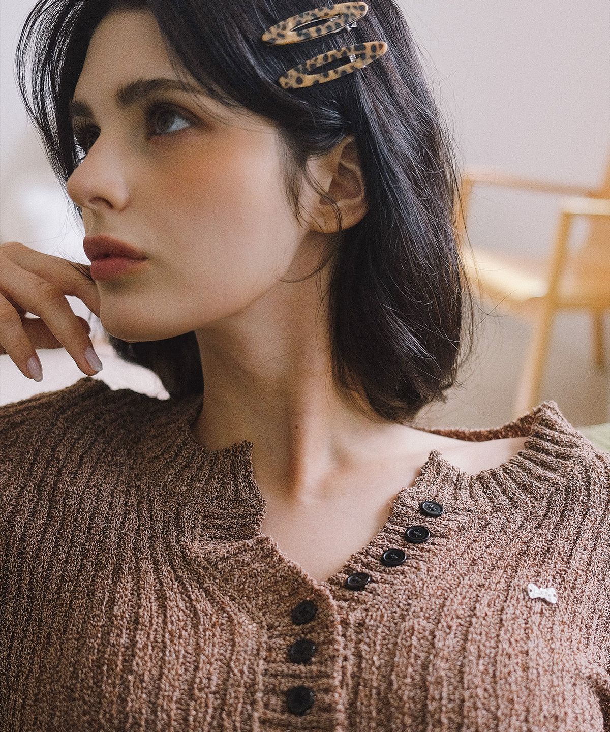 쿨키튼(KOOLKITTEN) Back-Tie Ribbed Button Knit Top