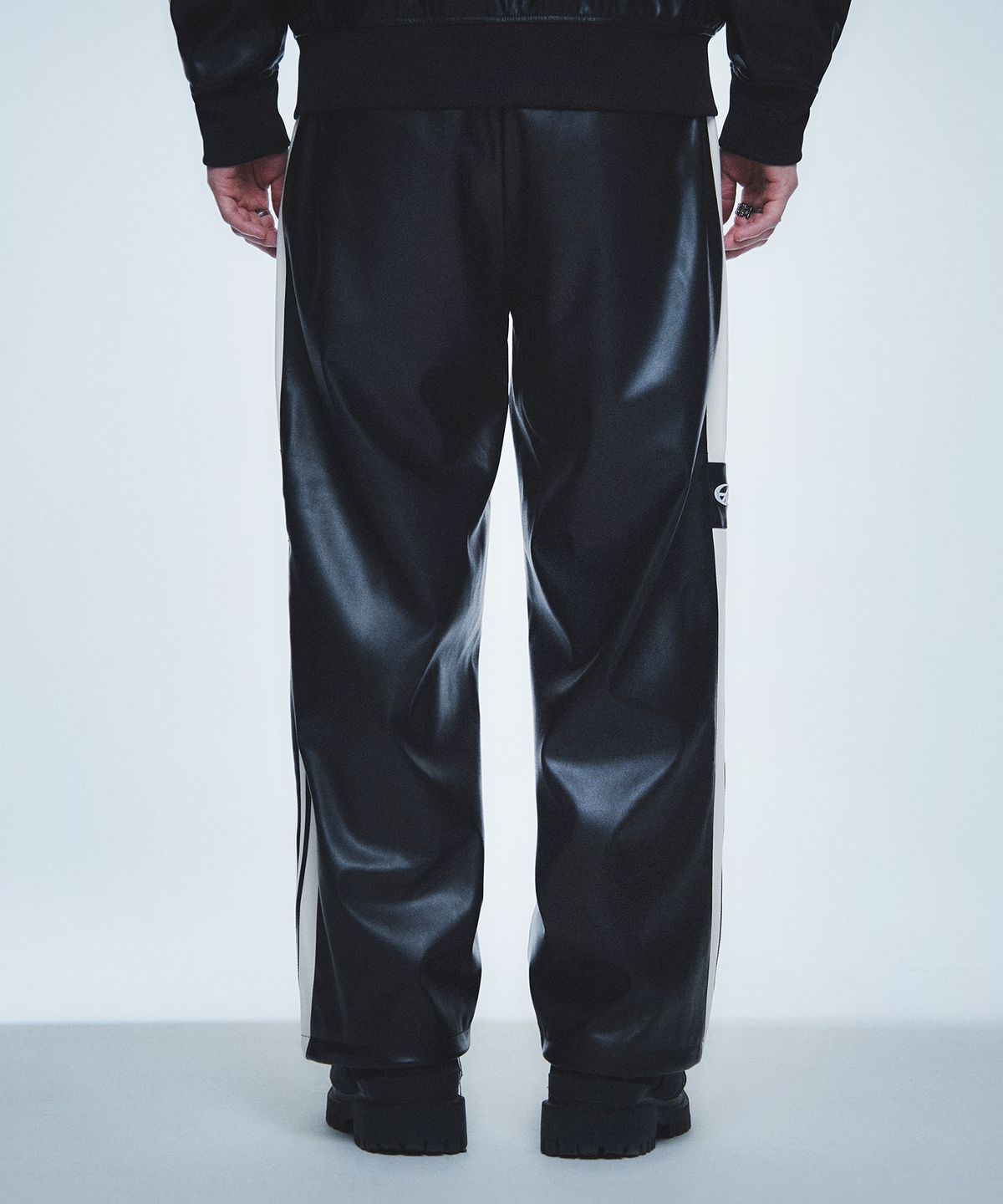 현피트(HYUNFIT) PU LEATHER ICONIC TRACK PANTS