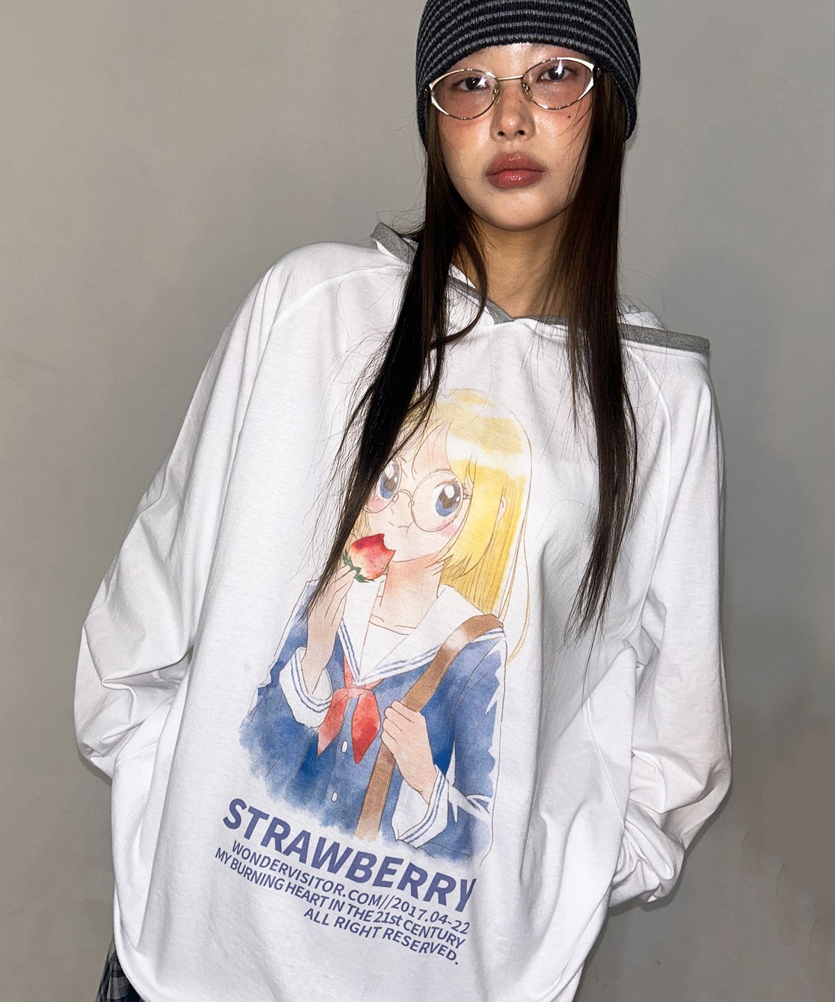 원더비지터(WONDERVISITOR) YURINA School Raglan Hooded-T [White]