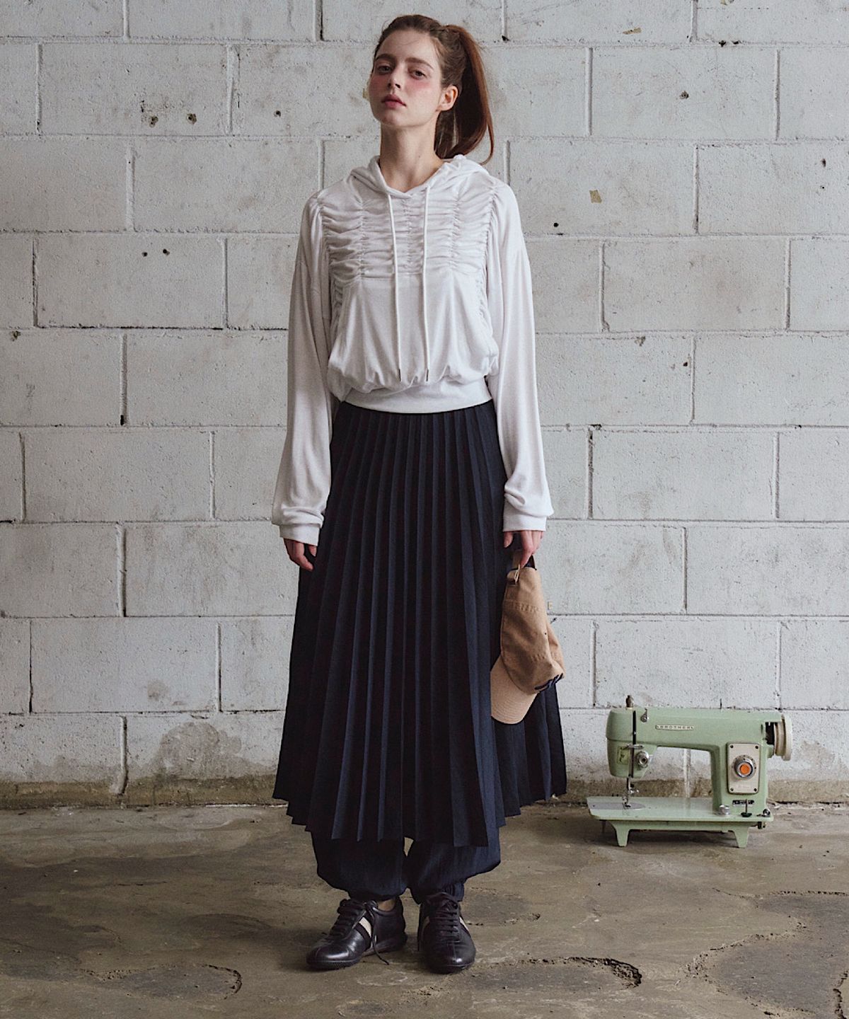 아포엠(APOEM) PLEATED JOGGER PANTS (2C)