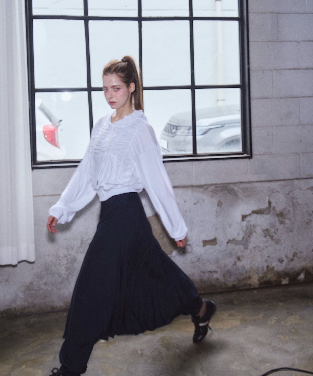 아포엠(APOEM) PLEATED JOGGER PANTS (2C)