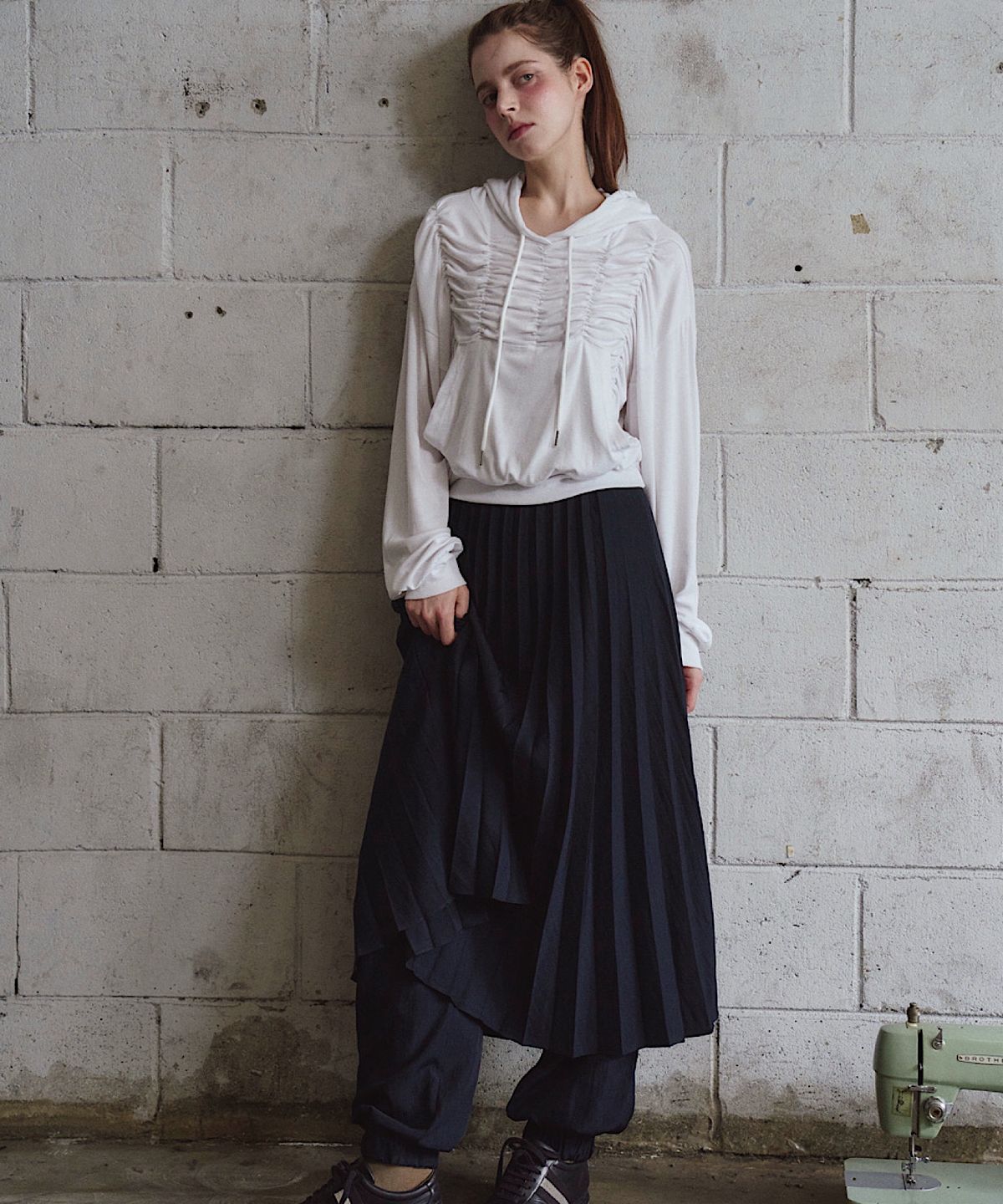 아포엠(APOEM) PLEATED JOGGER PANTS (2C)