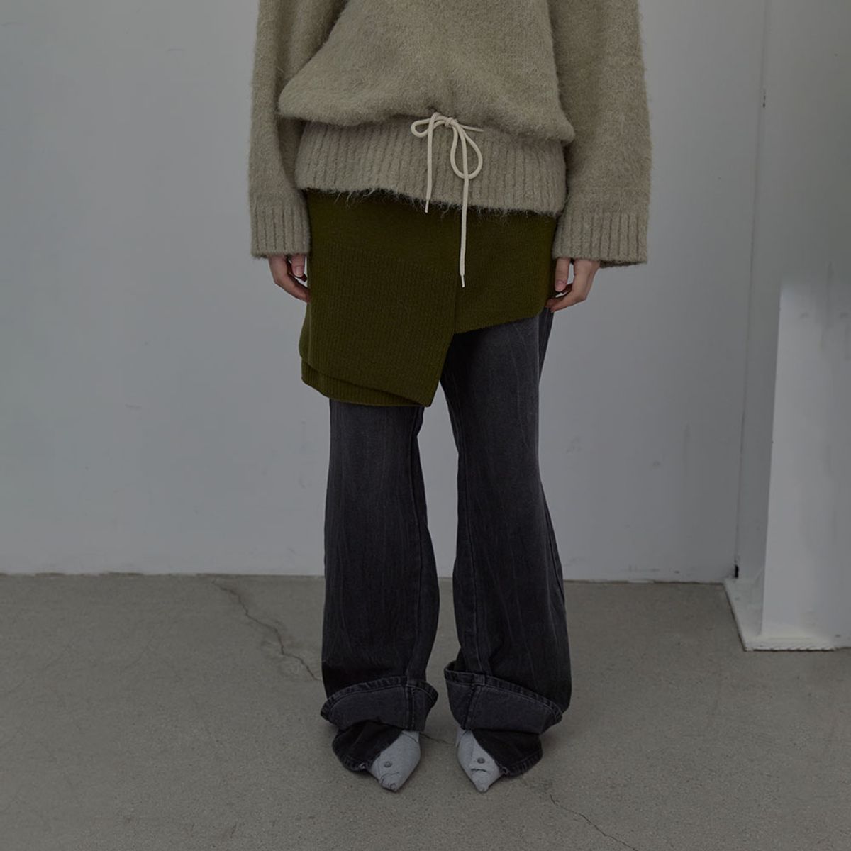 엘씨디씨티엠(LCDC™) STRING DETAIL KNIT TOP (BEIGE)
