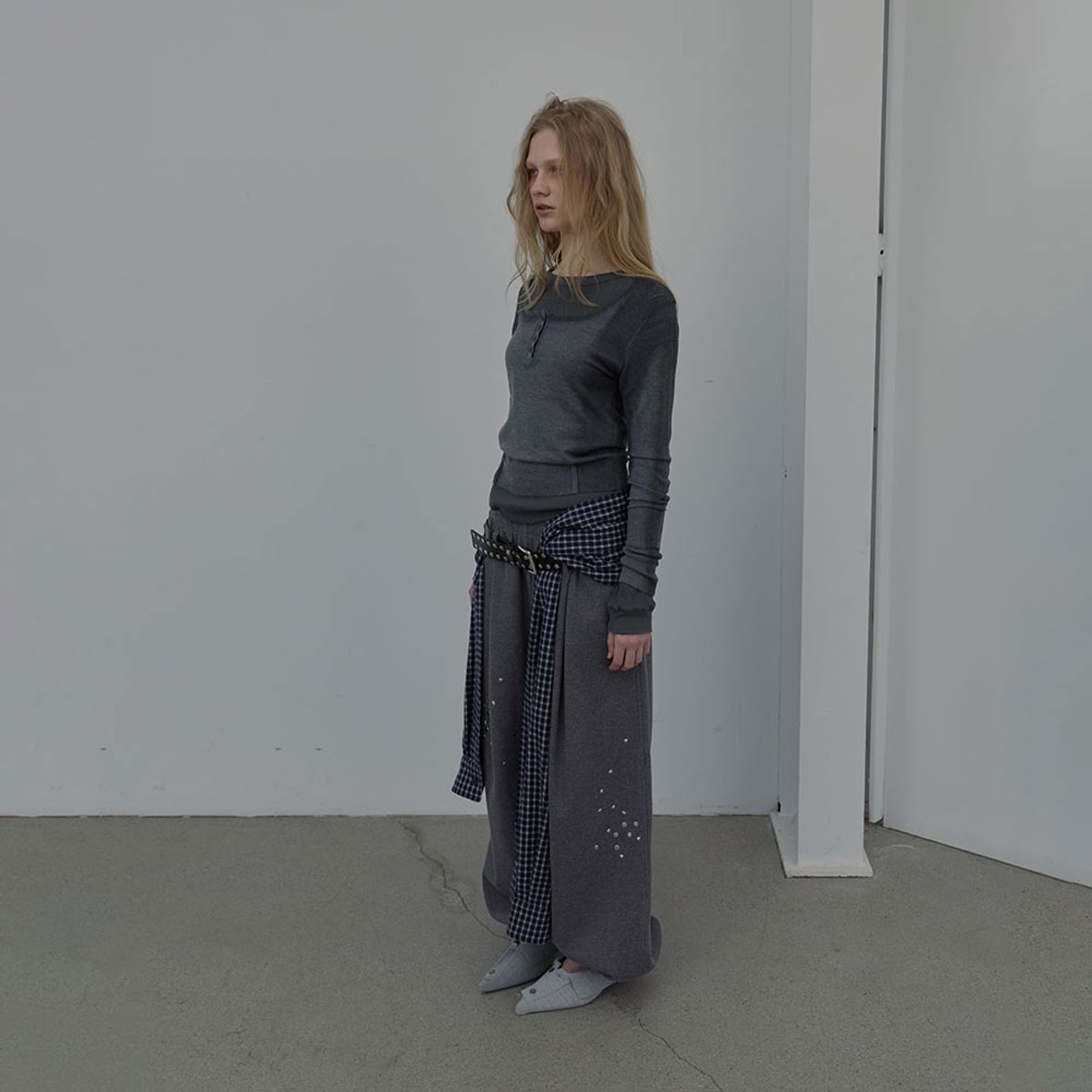 엘씨디씨티엠(LCDC™) SPRAY WASHED U-NECK KNIT TOP (MELANGE GREY)