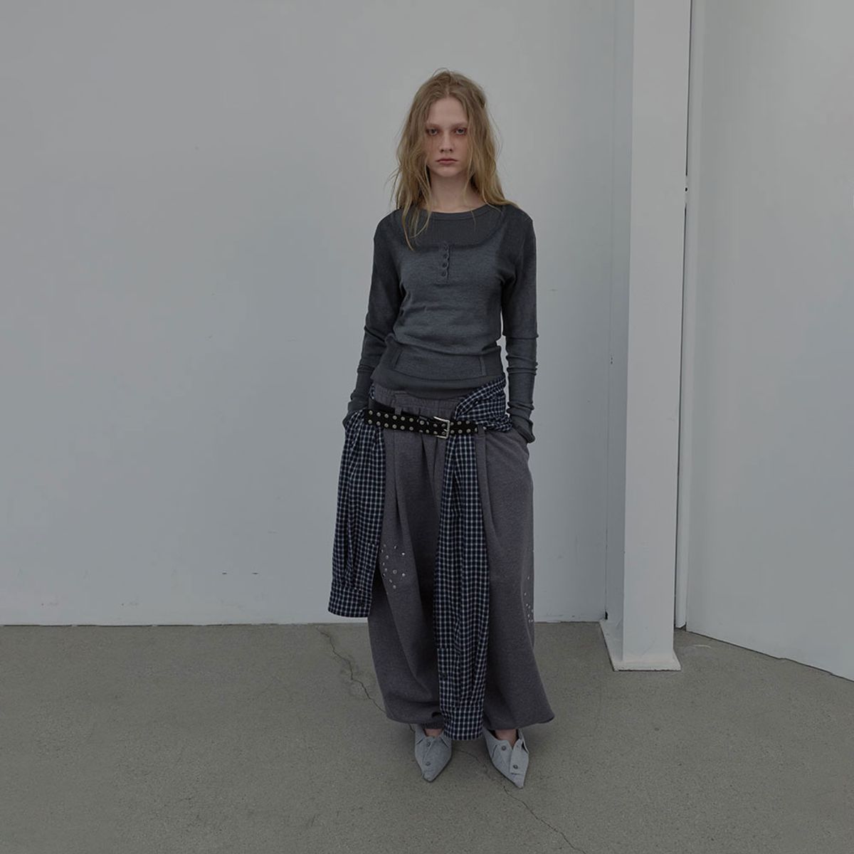 엘씨디씨티엠(LCDC™) SPRAY WASHED U-NECK KNIT TOP (MELANGE GREY)