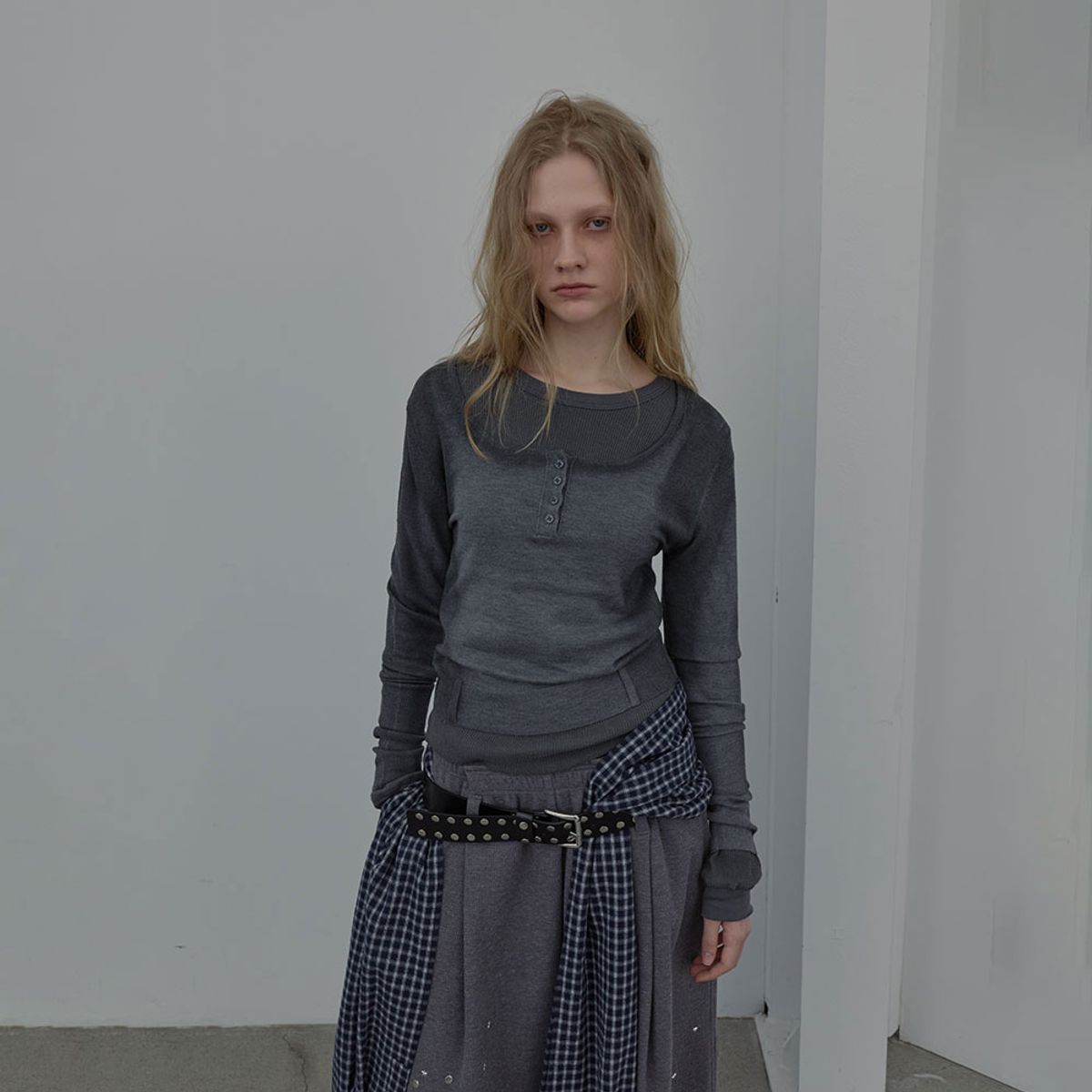 엘씨디씨티엠(LCDC™) SPRAY WASHED U-NECK KNIT TOP (MELANGE GREY)