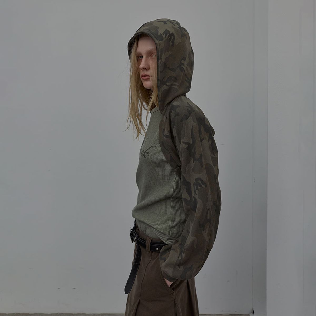 엘씨디씨티엠(LCDC™) CAMO HOODED BOLERO (DARK GREY)