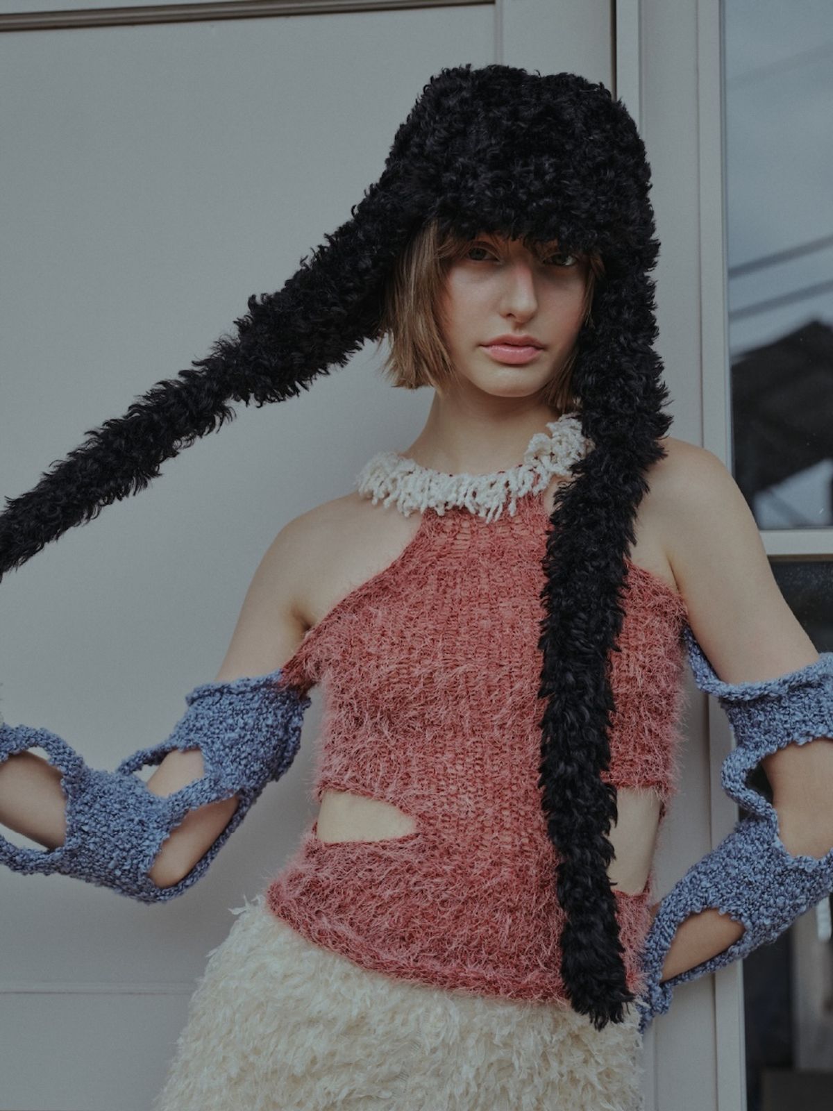 포에지담(POESIEDAME) KNOT EARFLAP HAT IN FURRY BLACK