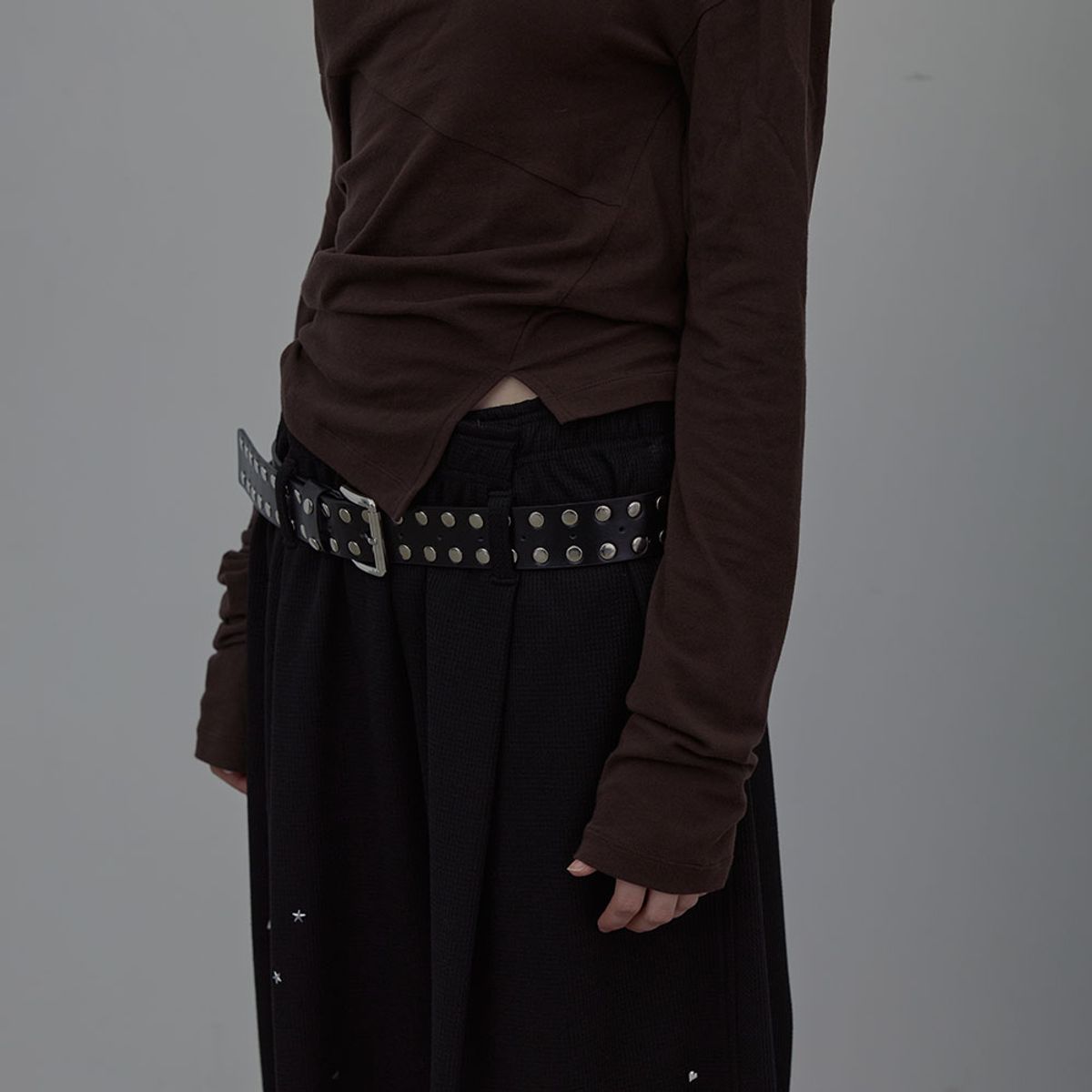 엘씨디씨티엠(LCDC™) RUFFLED NECK LINE JERSEY TOP (BROWN)
