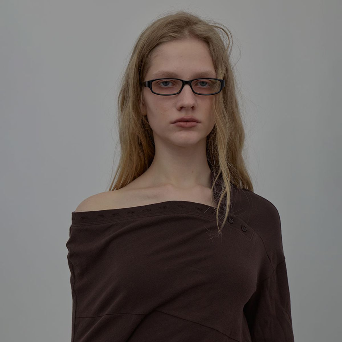 엘씨디씨티엠(LCDC™) RUFFLED NECK LINE JERSEY TOP (BROWN)