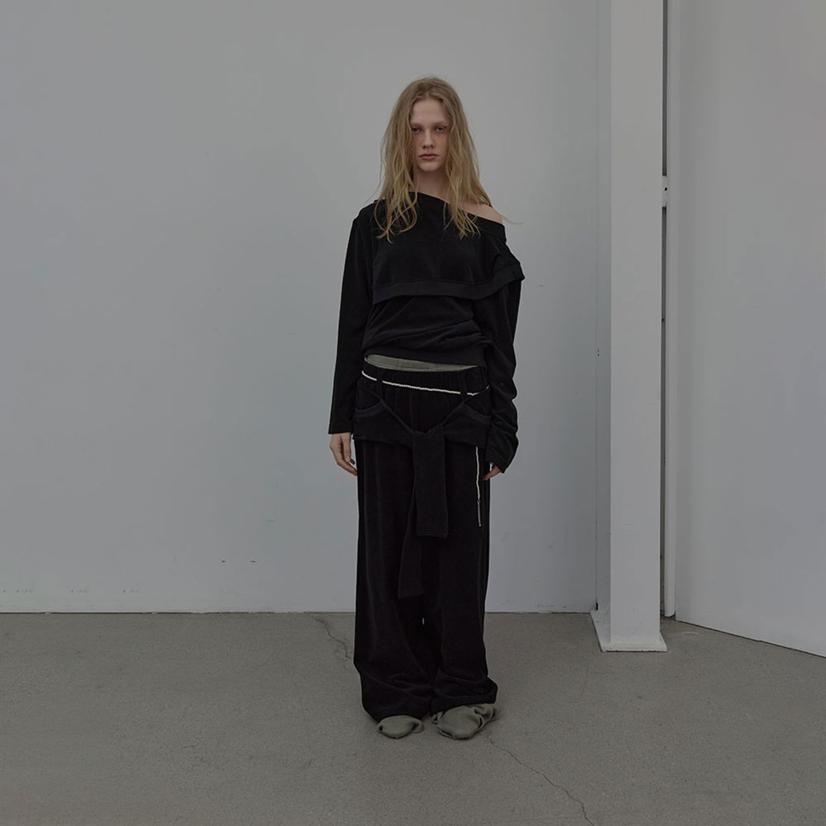 엘씨디씨티엠(LCDC™) LAYERED DETAIL JERSEY TOP (BLACK)
