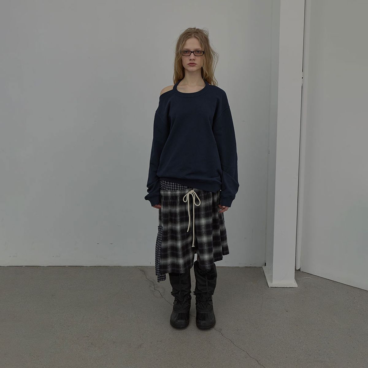 엘씨디씨티엠(LCDC™) HALTERNECK SWEATSHIRT (NAVY)