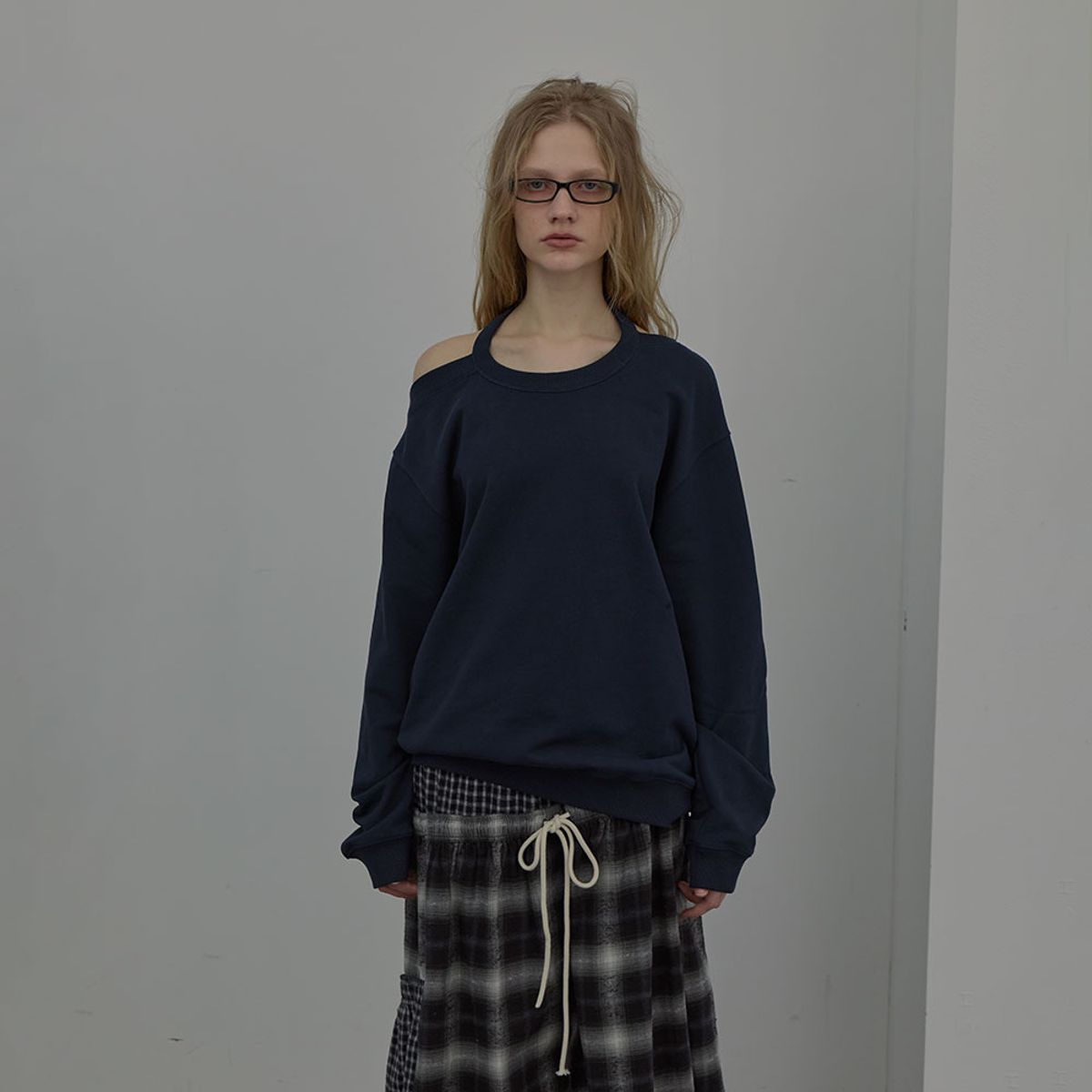 엘씨디씨티엠(LCDC™) HALTERNECK SWEATSHIRT (NAVY)