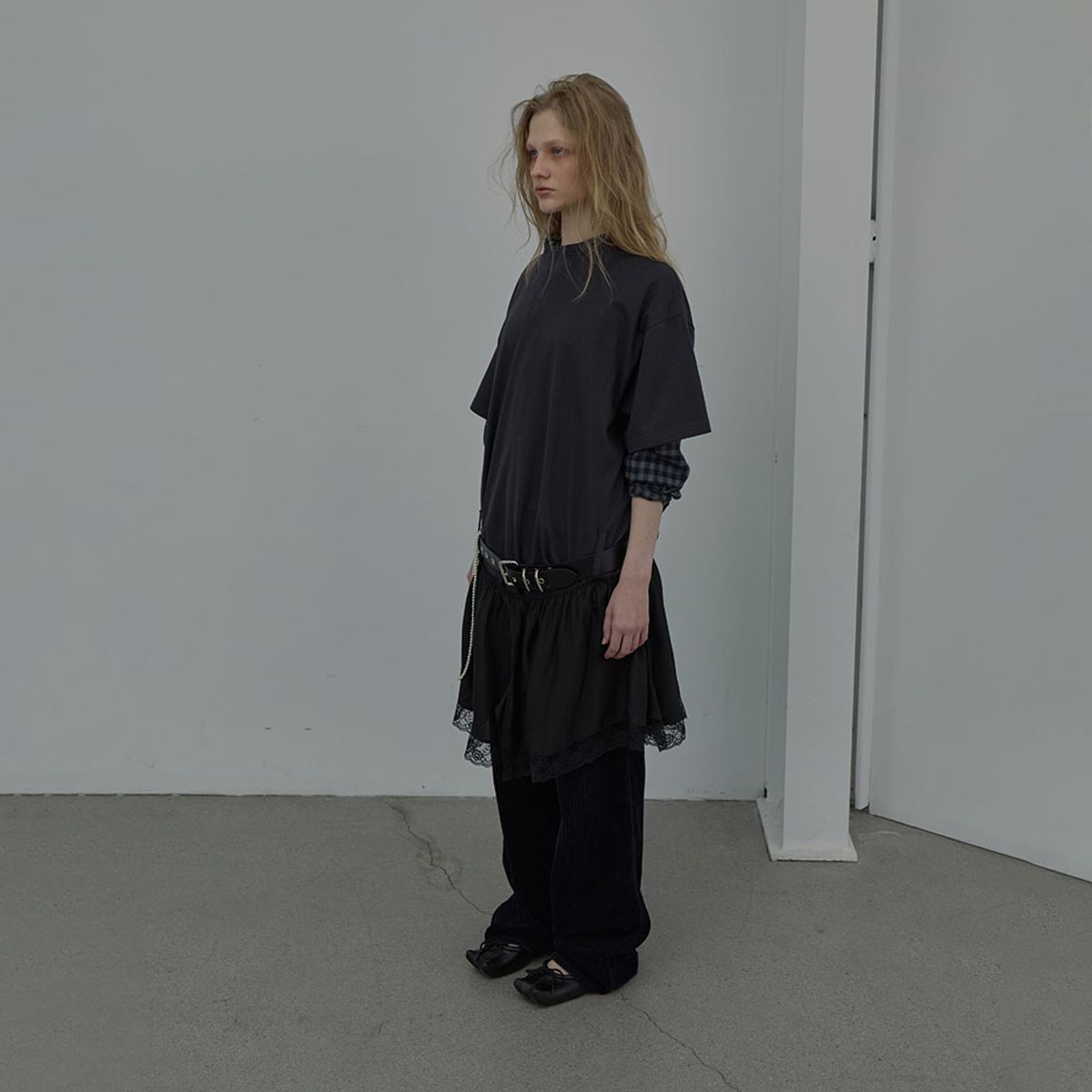 엘씨디씨티엠(LCDC™) LACE TRIM JERSEY DRESS (CHARCOAL)