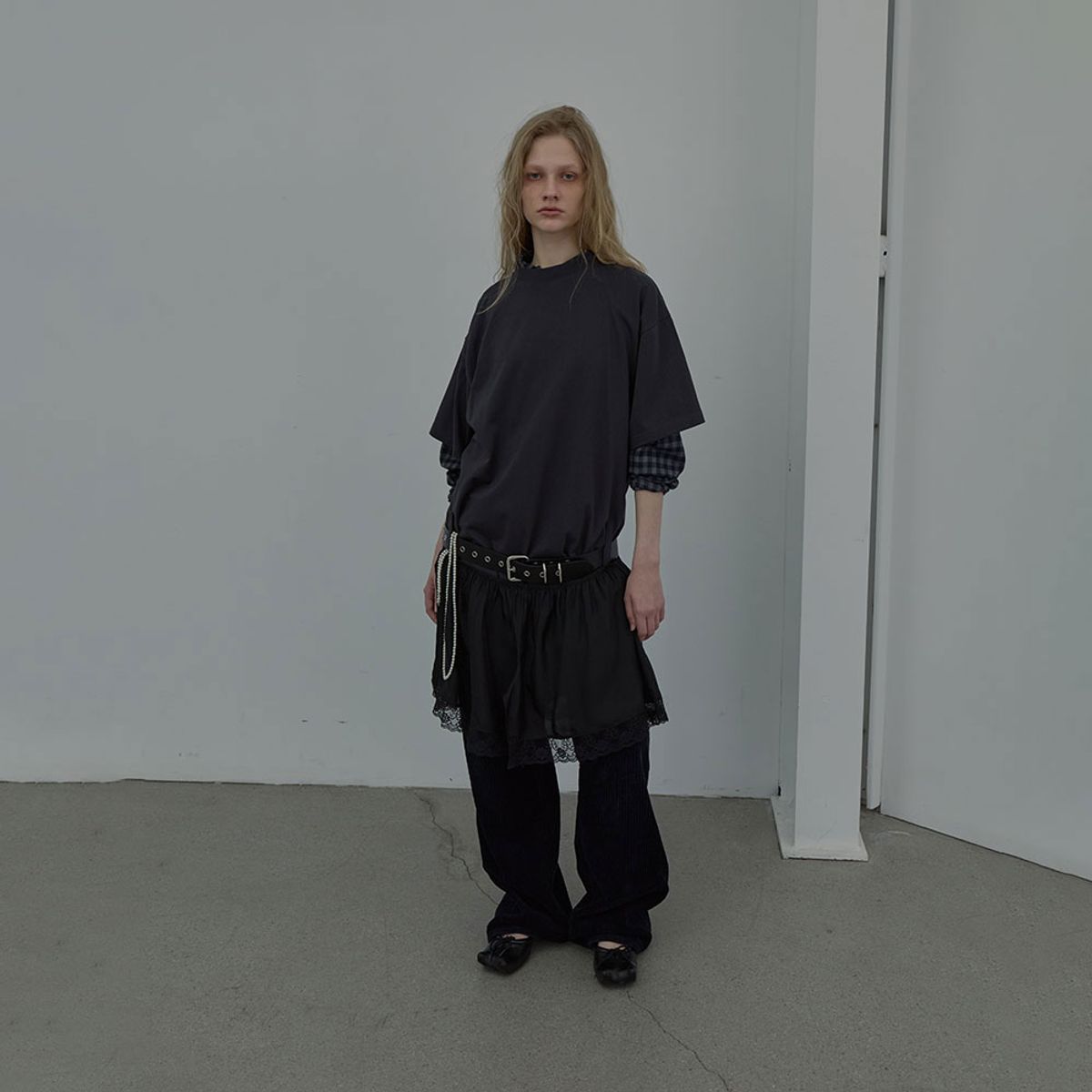 엘씨디씨티엠(LCDC™) LACE TRIM JERSEY DRESS (CHARCOAL)