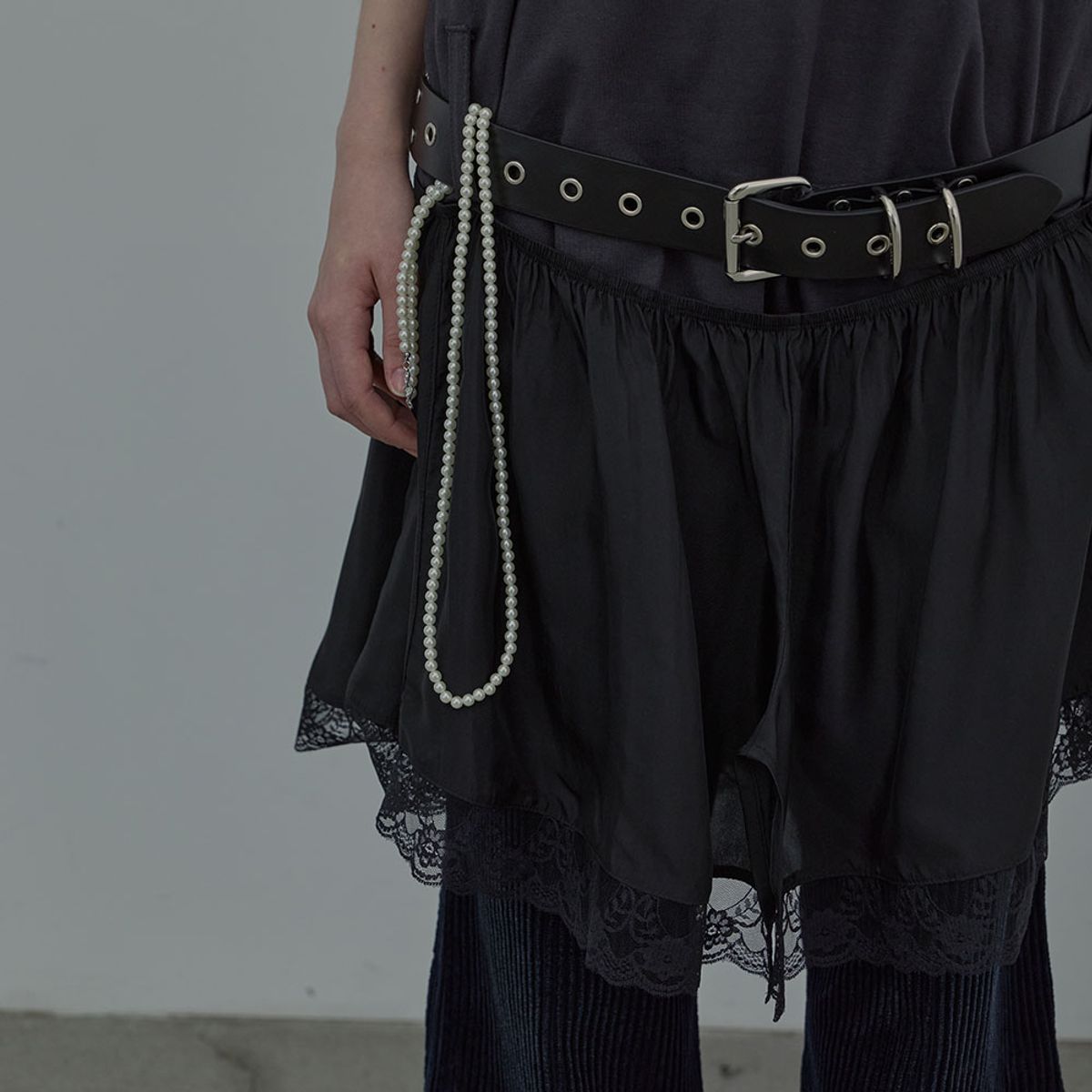엘씨디씨티엠(LCDC™) LACE TRIM JERSEY DRESS (CHARCOAL)